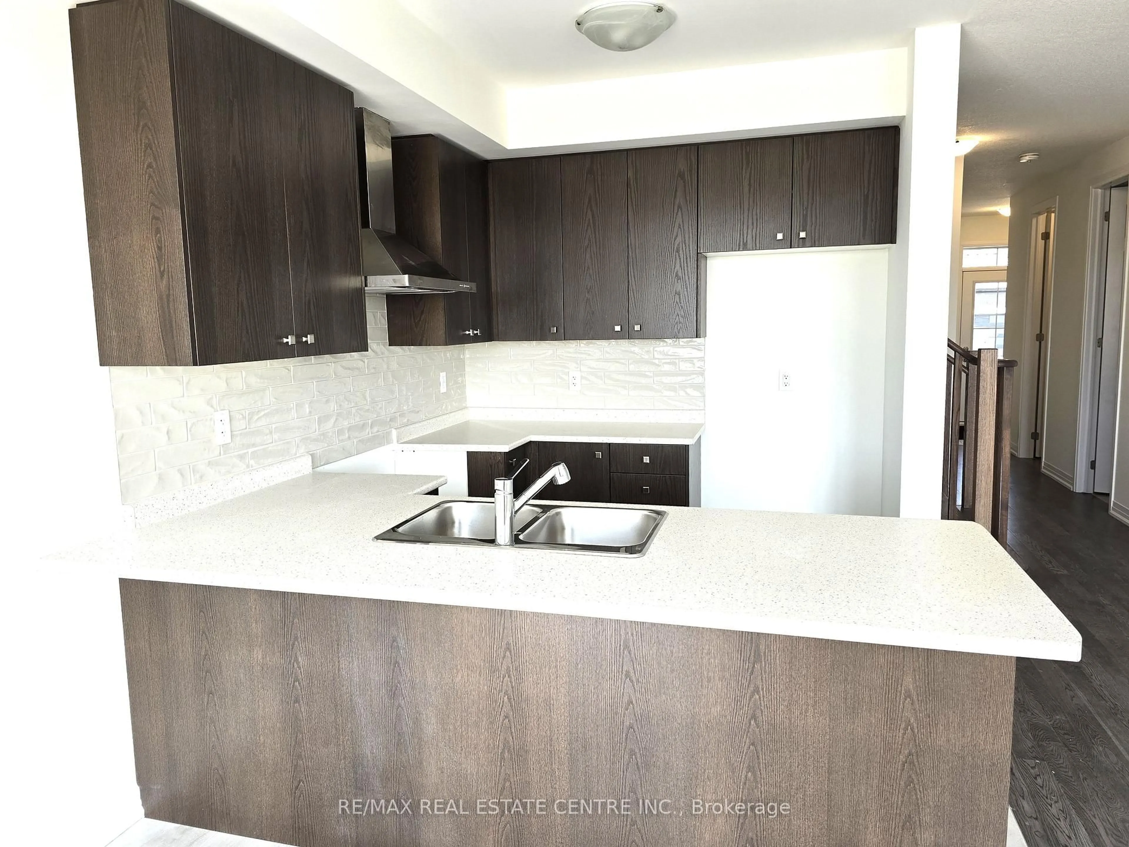 Standard kitchen, unknown for 131 Brighton Lane, Thorold Ontario L2E 6S4