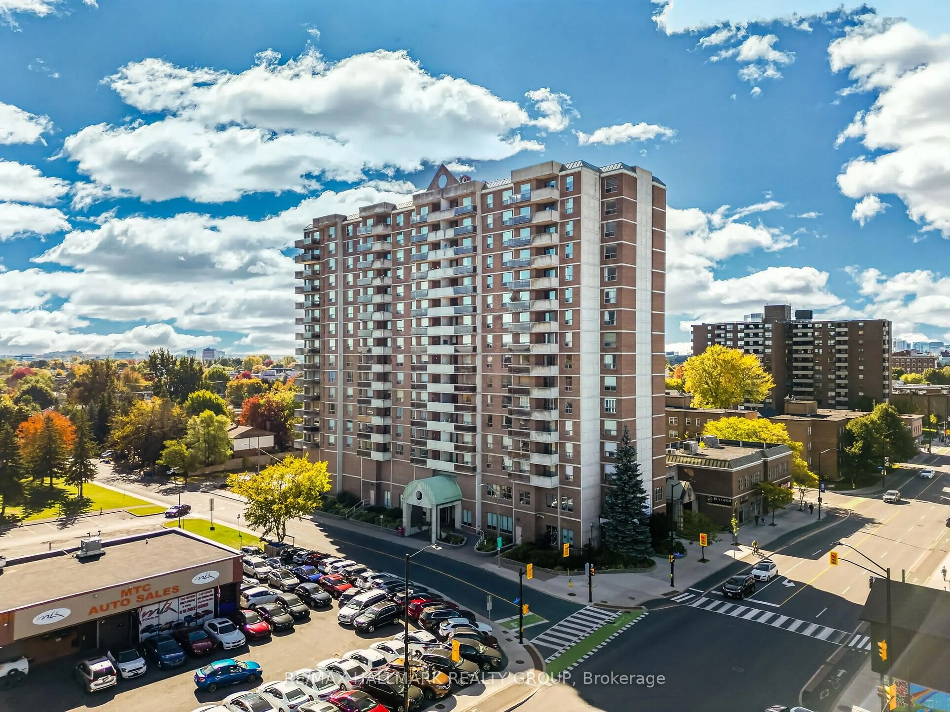 A pic from outside/outdoor area/front of a property/back of a property/a pic from drone, city buildings view from balcony for 200 Lafontaine Ave #1510, Ottawa Ontario K1L 8K8