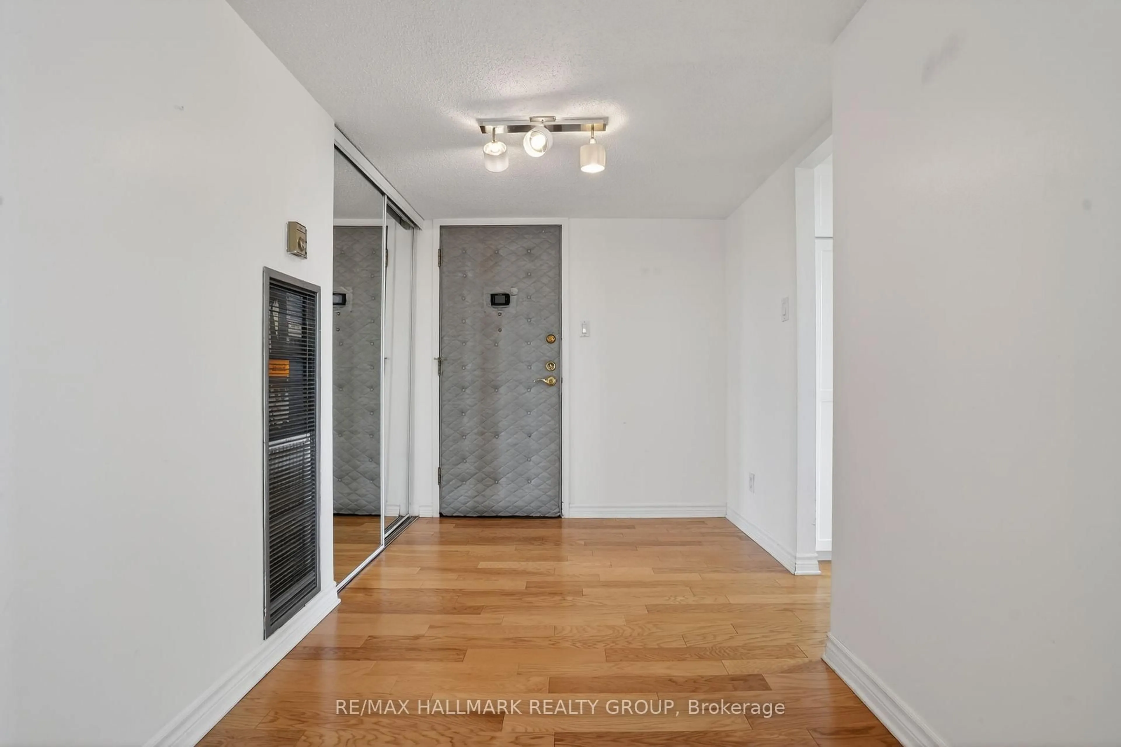 Unknown for 200 Lafontaine Ave #1510, Ottawa Ontario K1L 8K8
