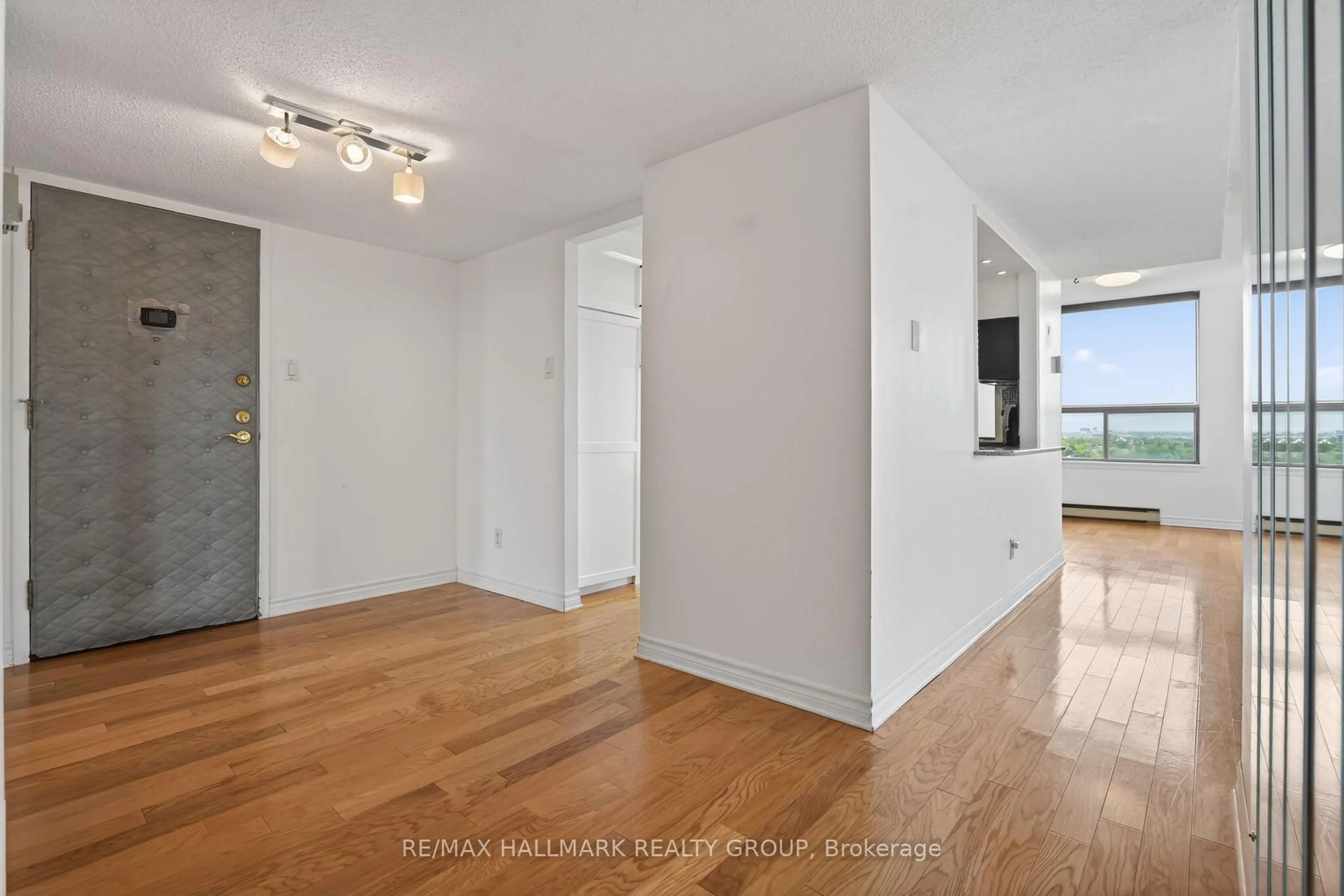 Unknown for 200 Lafontaine Ave #1510, Ottawa Ontario K1L 8K8