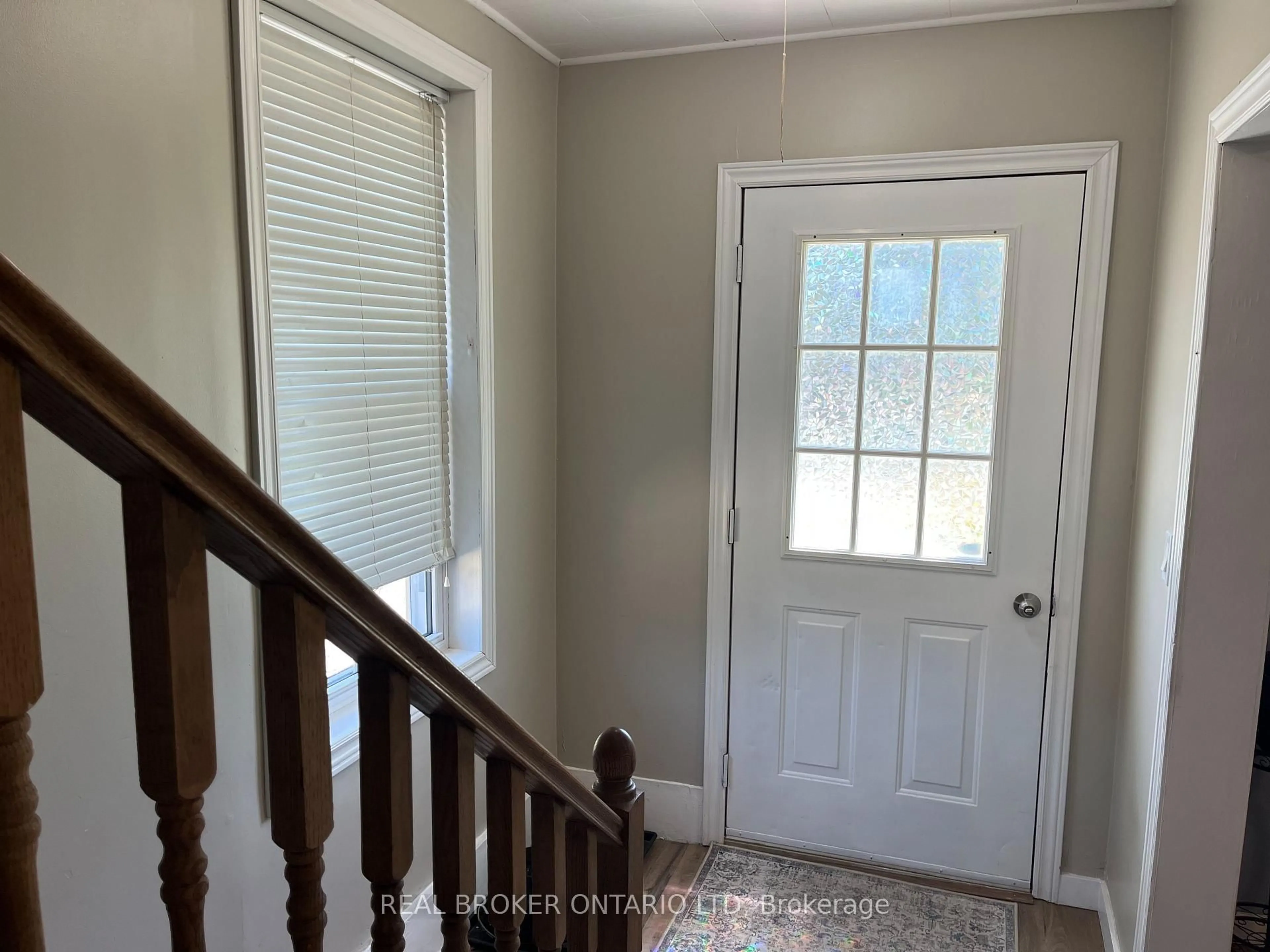 Indoor entryway for 6214 Fansher Rd, Dawn-Euphemia Ontario N0P 1R0