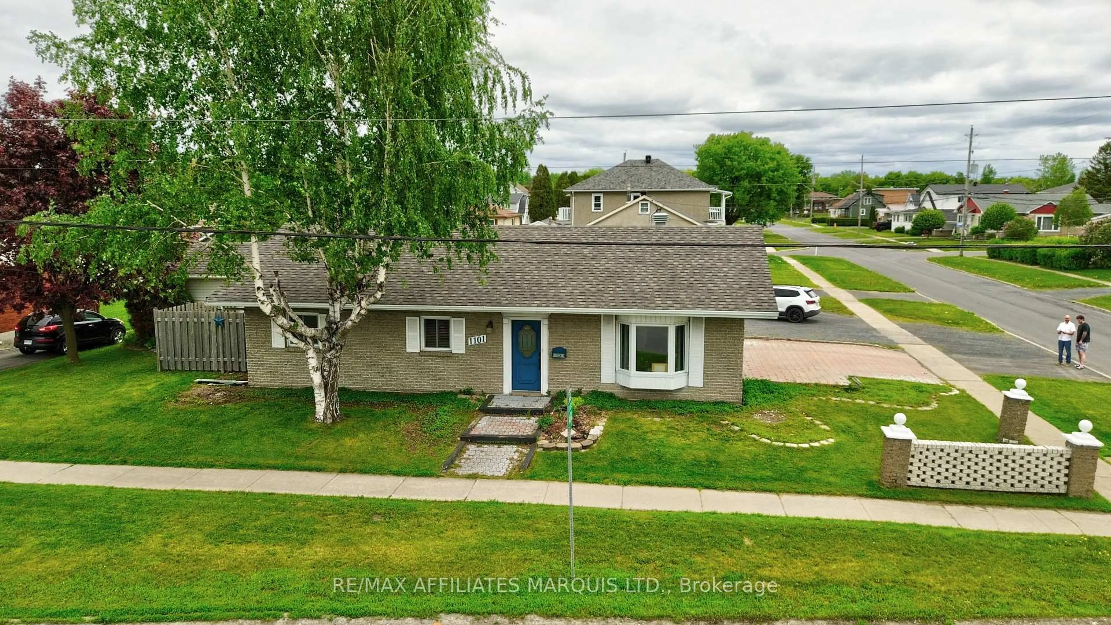 A pic from outside/outdoor area/front of a property/back of a property/a pic from drone, street for 1101 Mcconnell Ave, Cornwall Ontario K6H 4N2