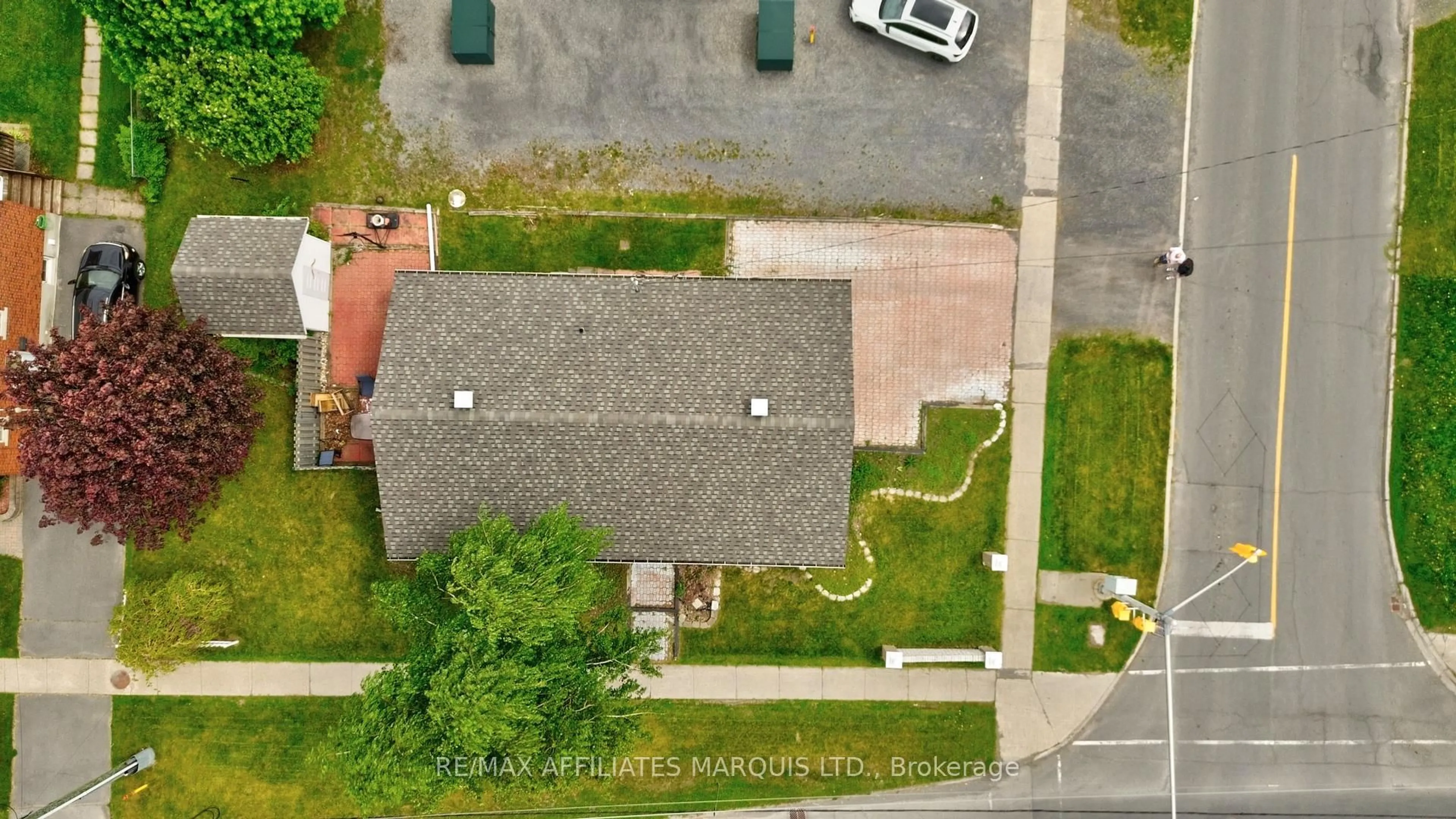 A pic from outside/outdoor area/front of a property/back of a property/a pic from drone, street for 1101 Mcconnell Ave, Cornwall Ontario K6H 4N2