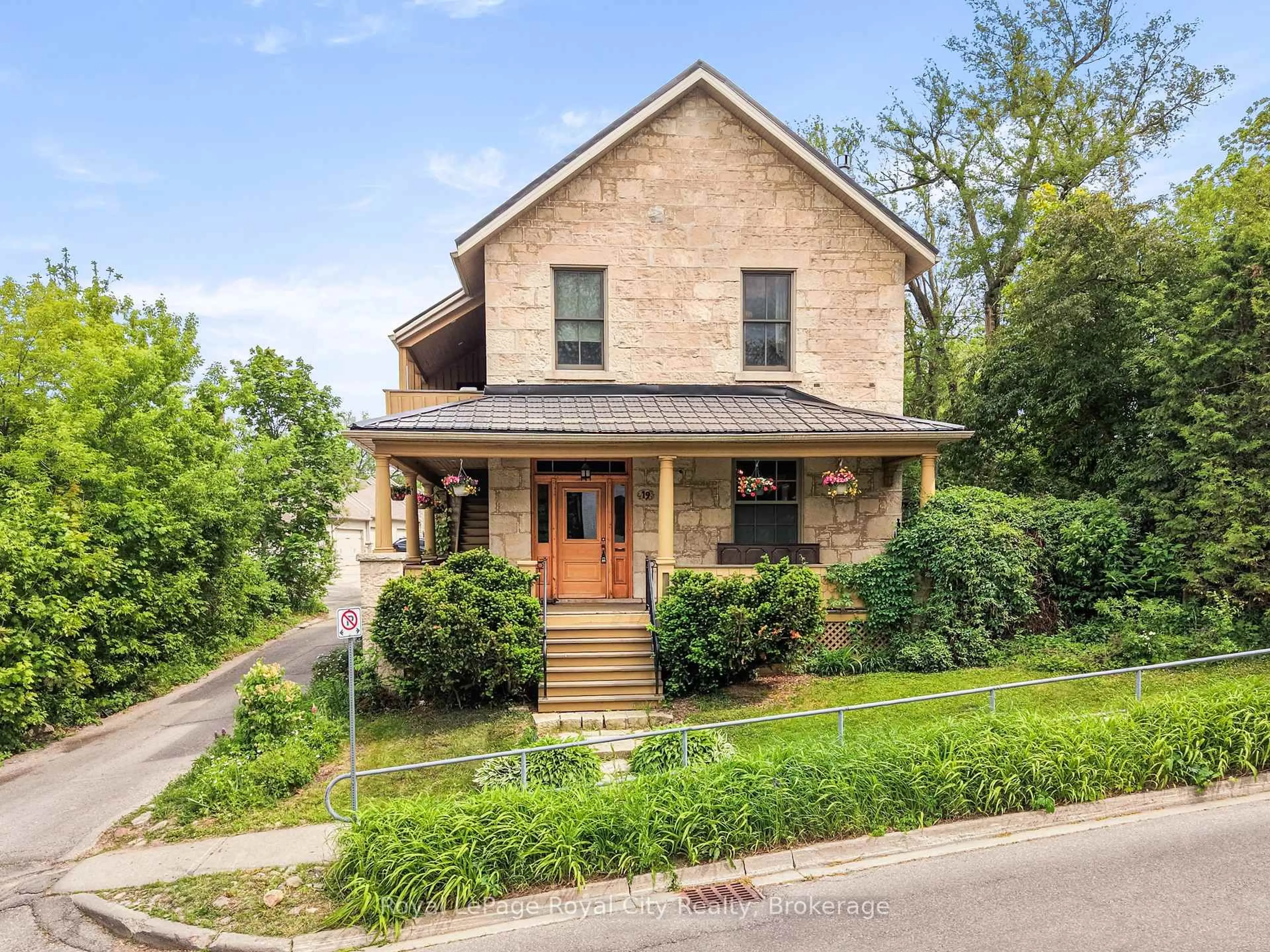 Home with brick exterior material, street for 19 London Rd, Guelph Ontario N1H 2B2