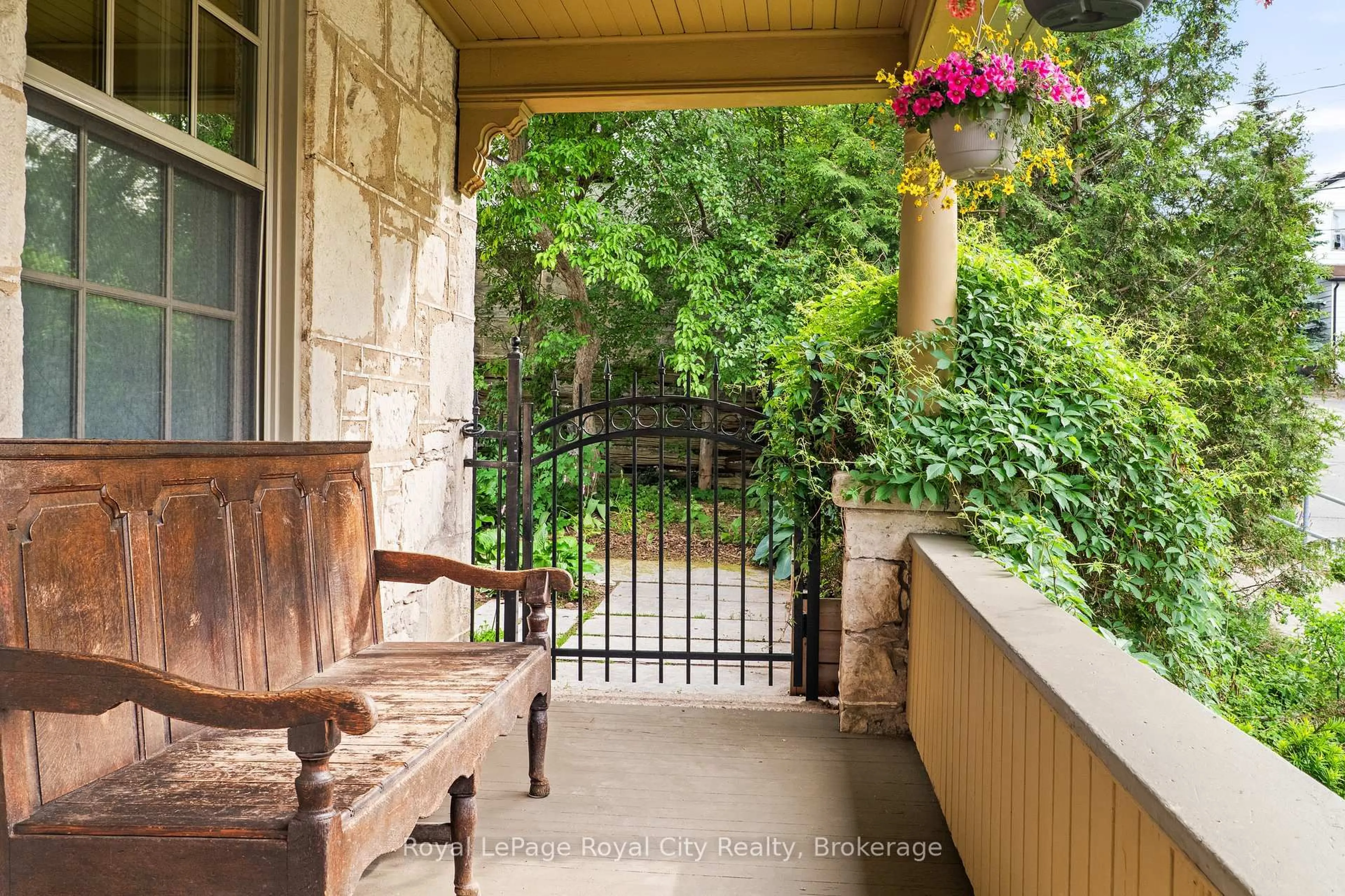 Patio, street for 19 London Rd, Guelph Ontario N1H 2B2