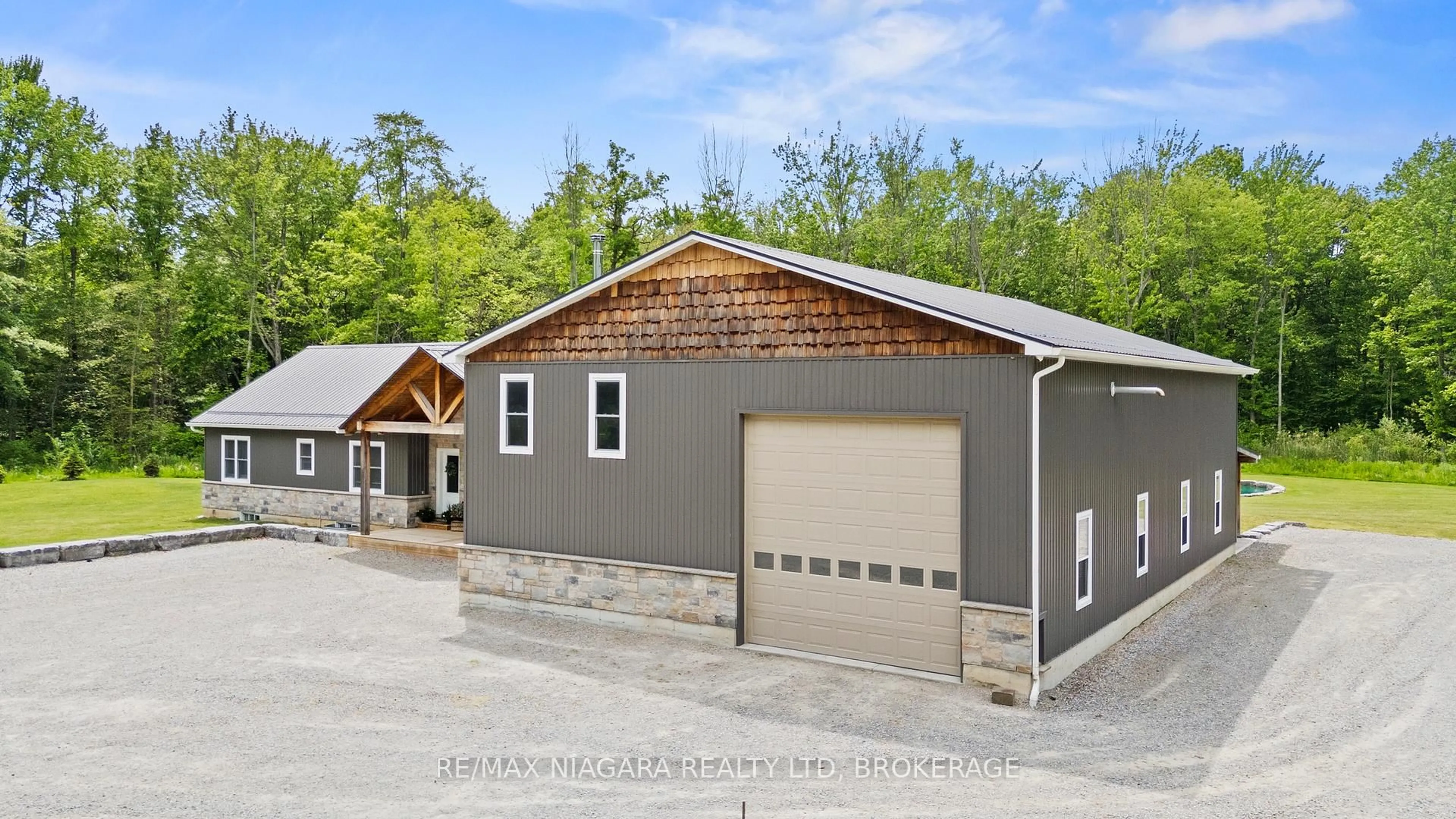 Indoor garage for 52896 Putman Rd, Wainfleet Ontario L0R 2J0