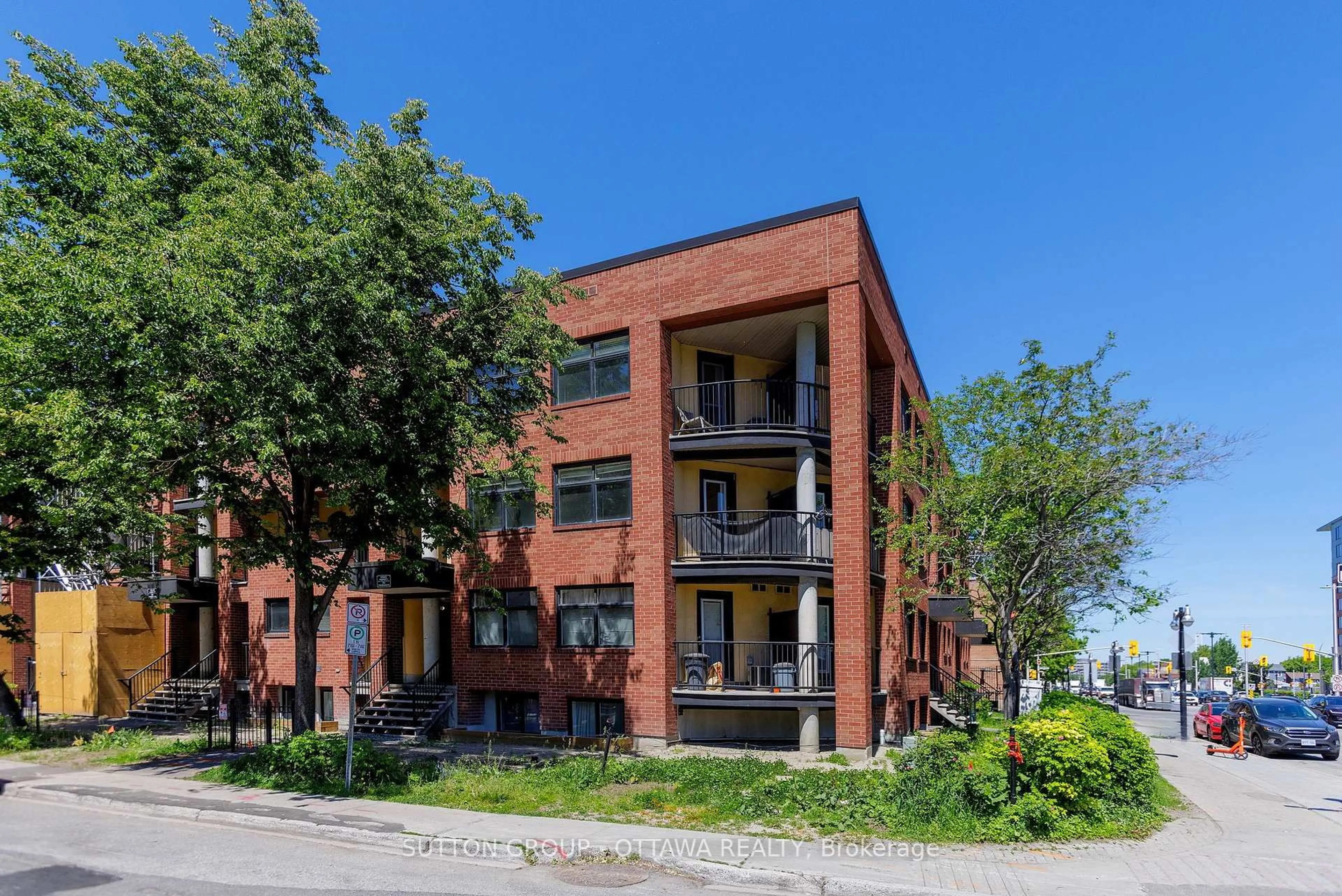 Home with brick exterior material, building for 255 Clarence St #10, Ottawa Ontario K1N 5P9