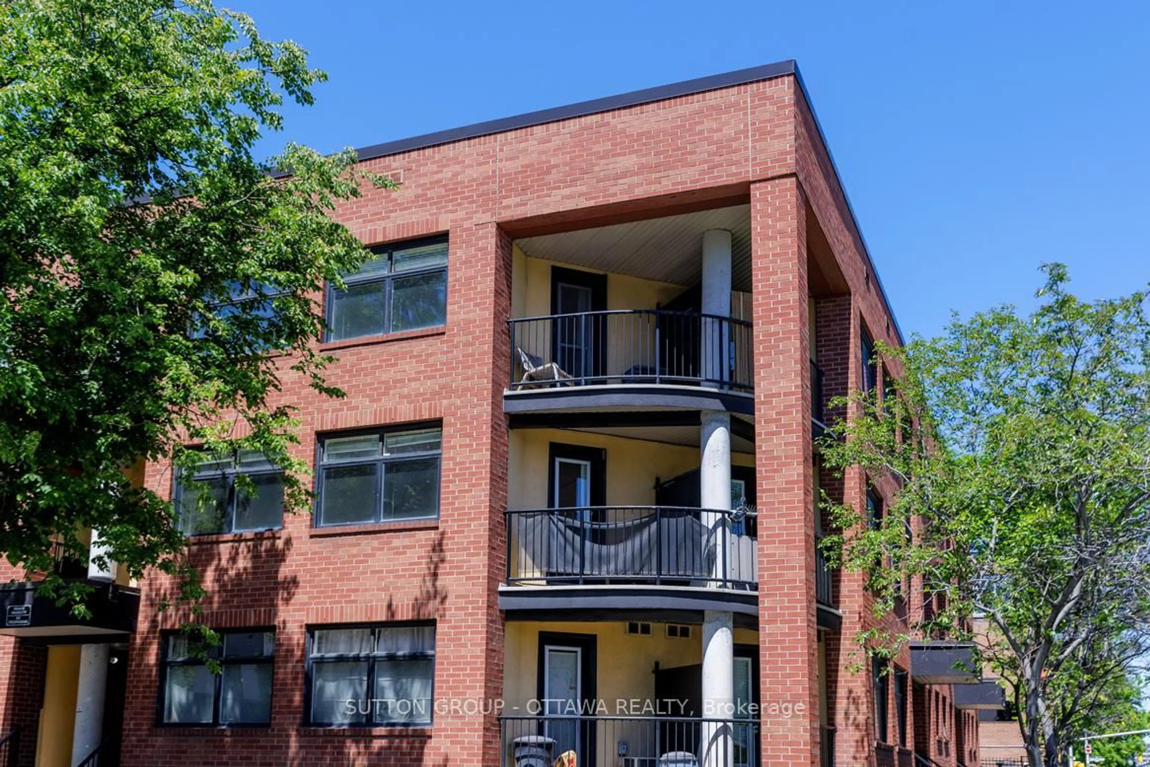 Home with brick exterior material, building for 255 Clarence St #10, Ottawa Ontario K1N 5P9