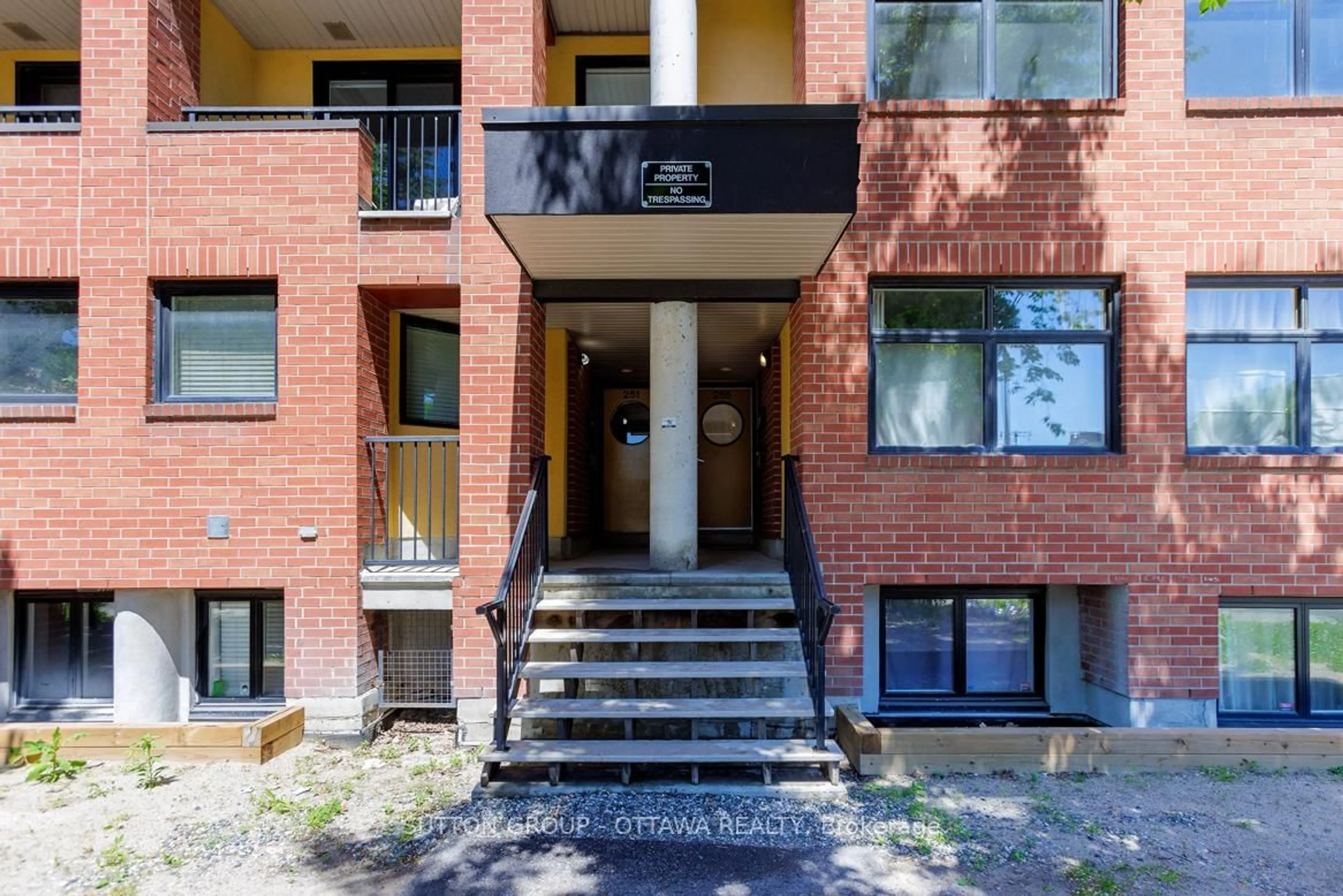 Unknown for 255 Clarence St #10, Ottawa Ontario K1N 5P9