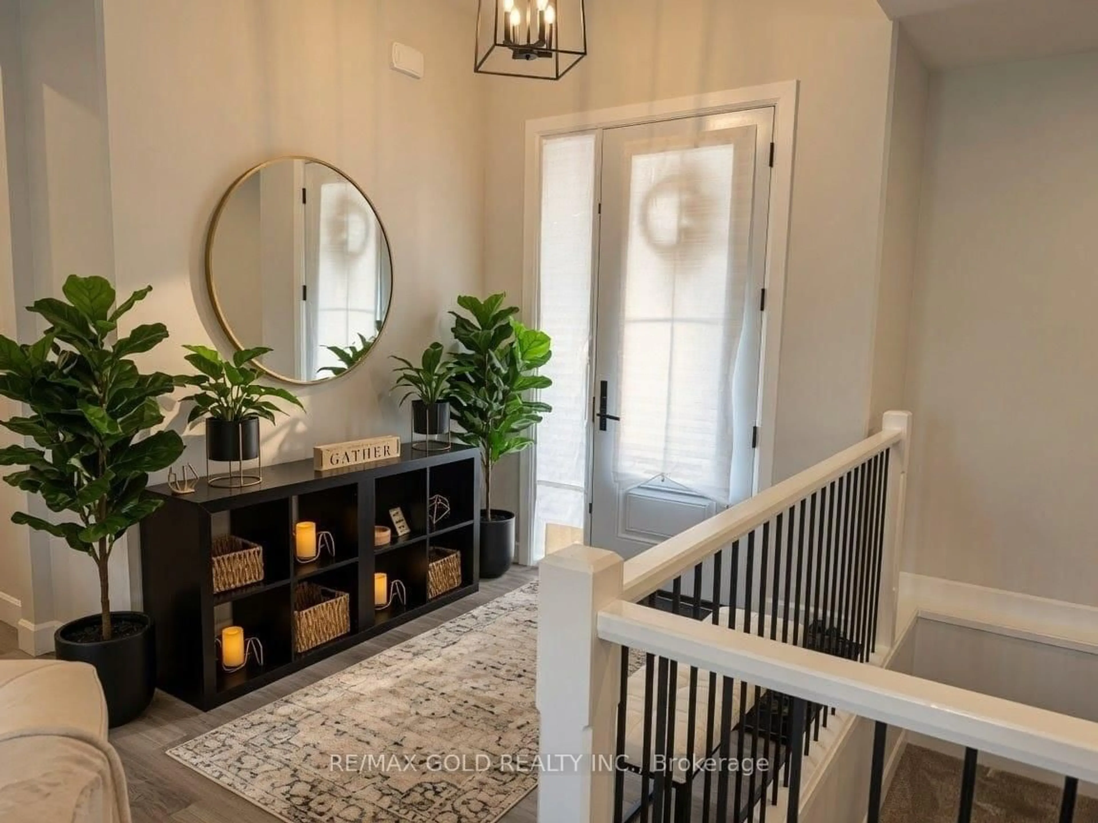 Indoor entryway for 5 John Pound Rd #11, Tillsonburg Ontario N4G 5X3