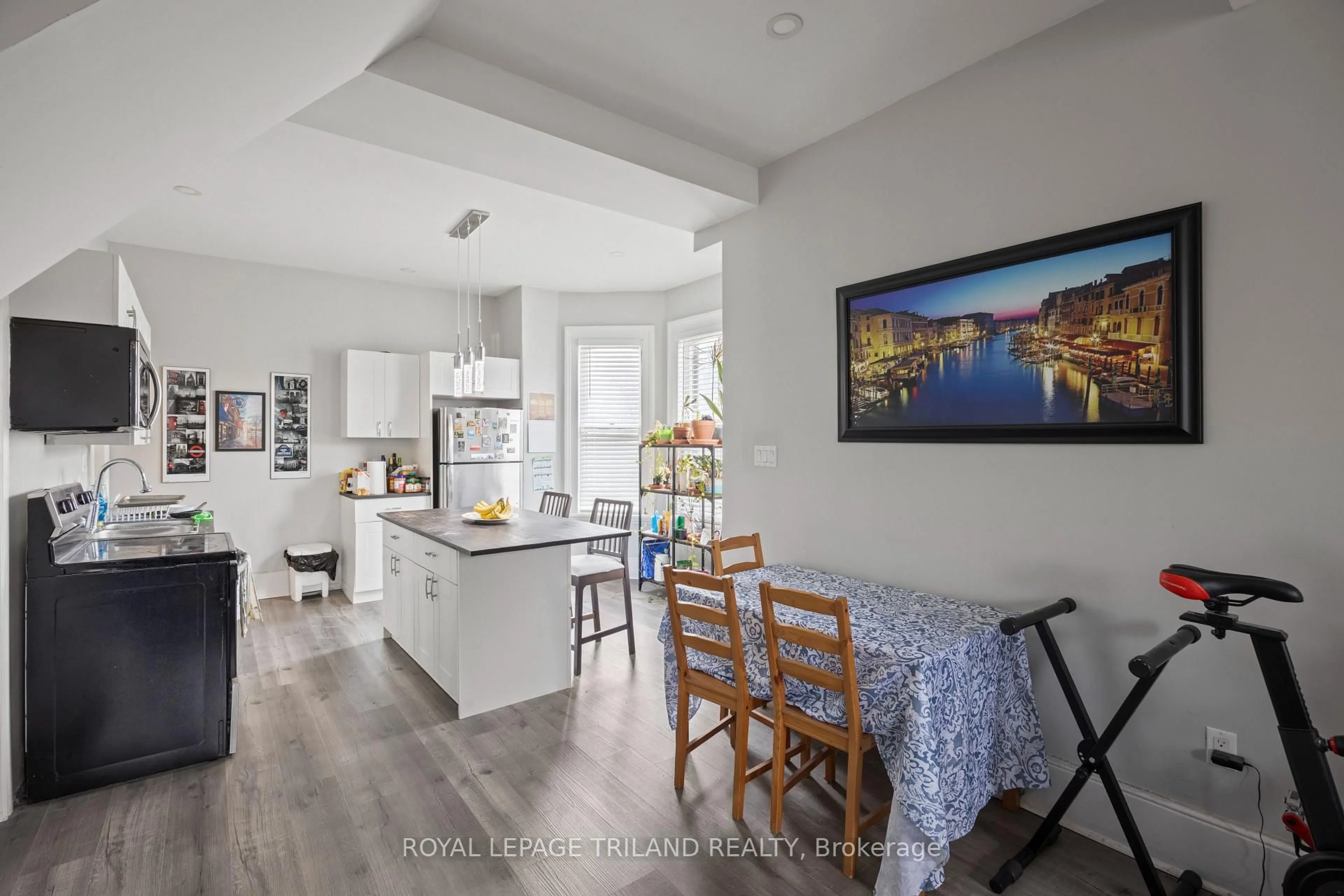 Open concept kitchen, unknown for 434 Dufferin Ave, London East Ontario N6B 1Z6