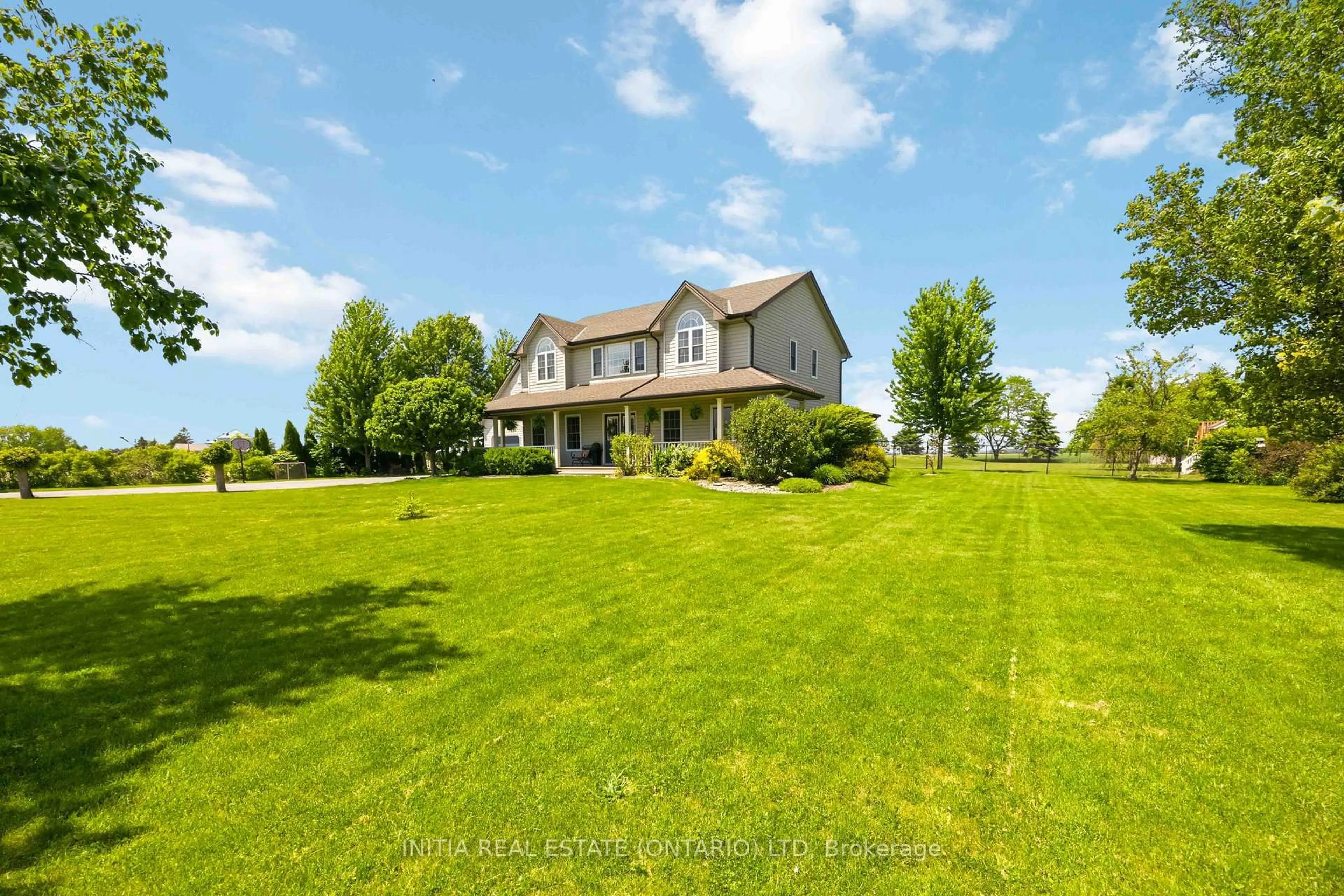 A pic from outside/outdoor area/front of a property/back of a property/a pic from drone, unknown for 6052 Courtright Line, Oil Springs Ontario N0N 1P0
