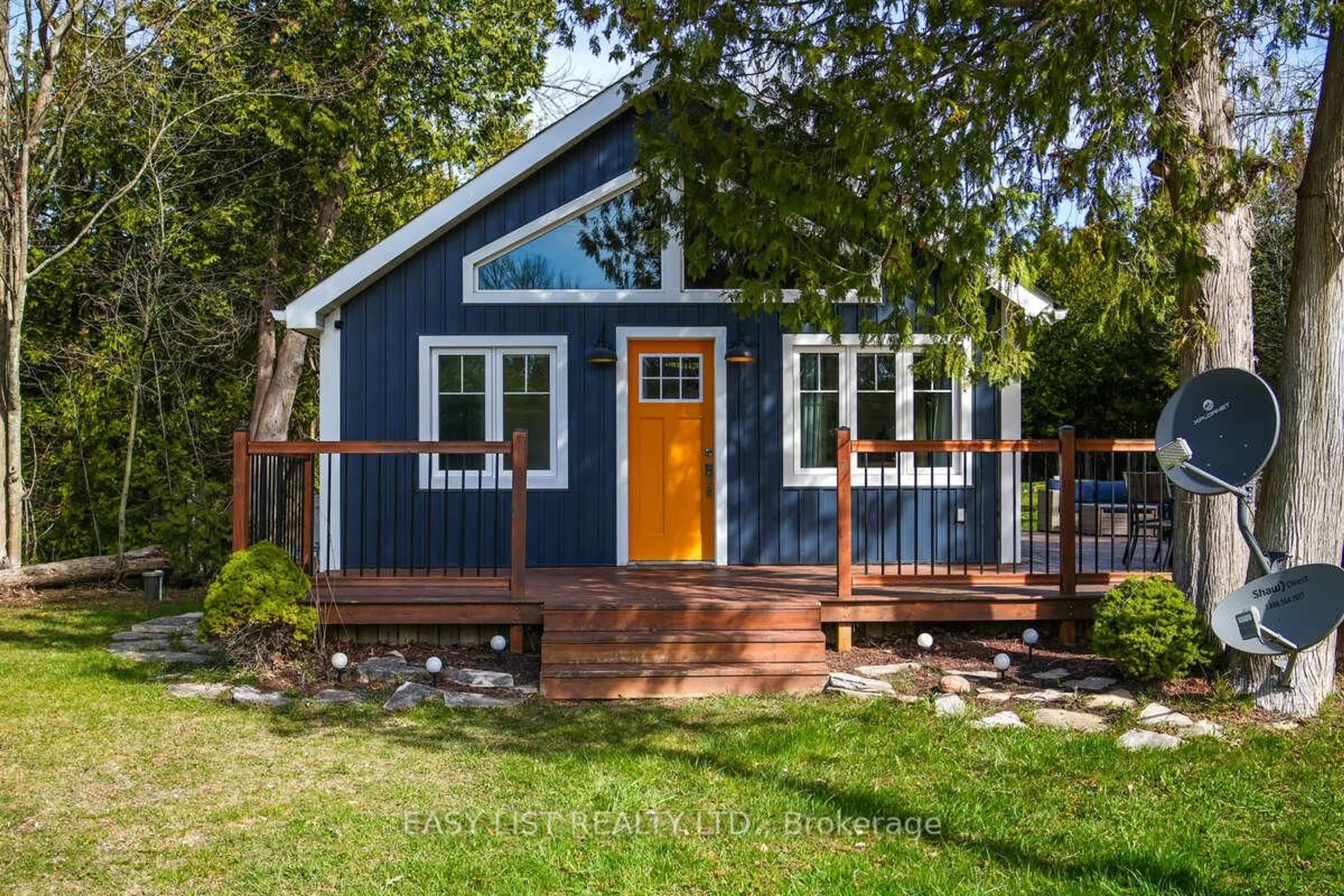 Home with vinyl exterior material, street for 858 Howdenvale Rd, South Bruce Peninsula Ontario N0H 1X0