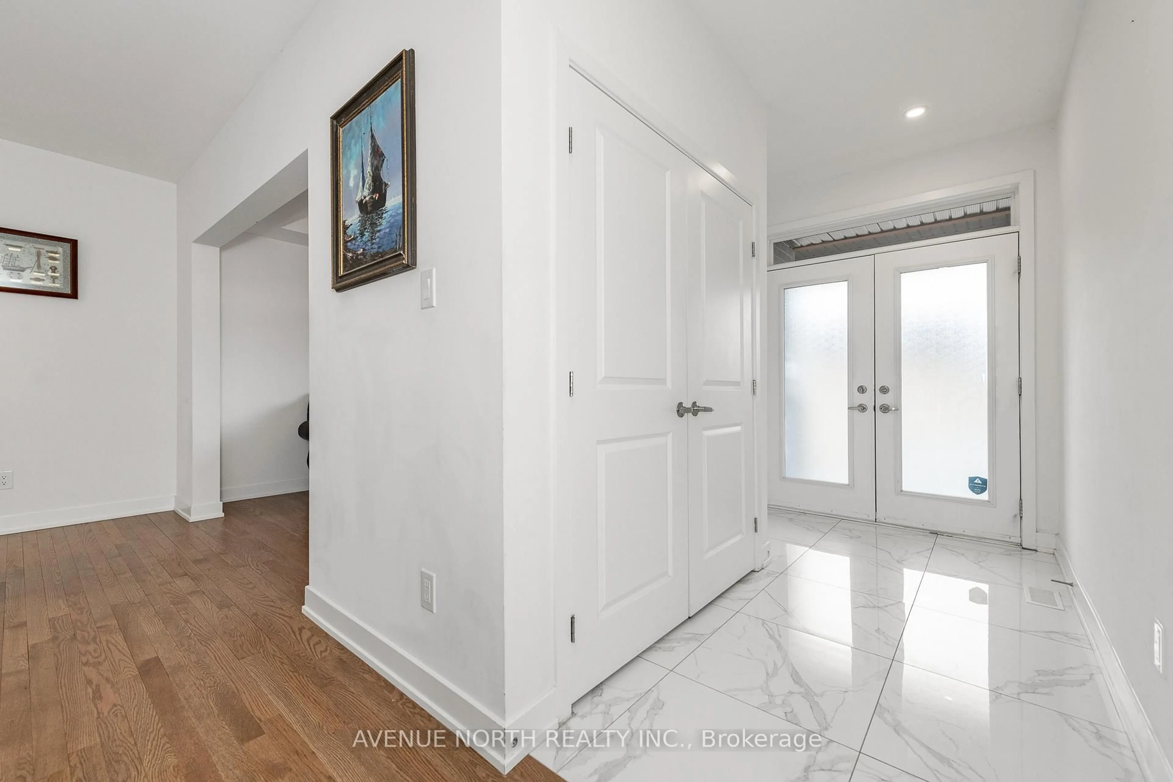 Indoor entryway for 219 Reisling Way, Ottawa Ontario K1T 0X1
