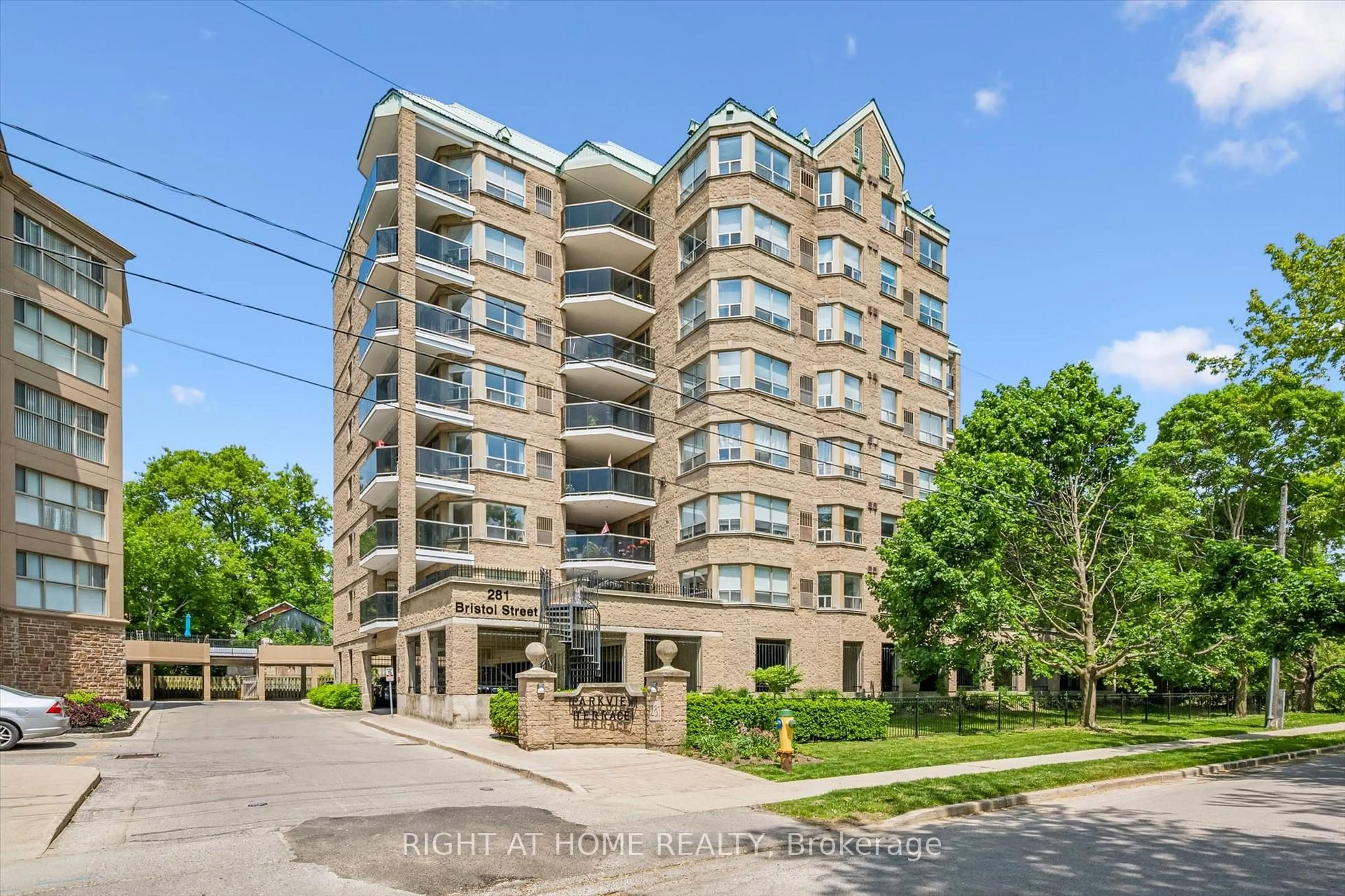 A pic from outside/outdoor area/front of a property/back of a property/a pic from drone, building for 281 Bristol St #804, Guelph Ontario N1H 8J3