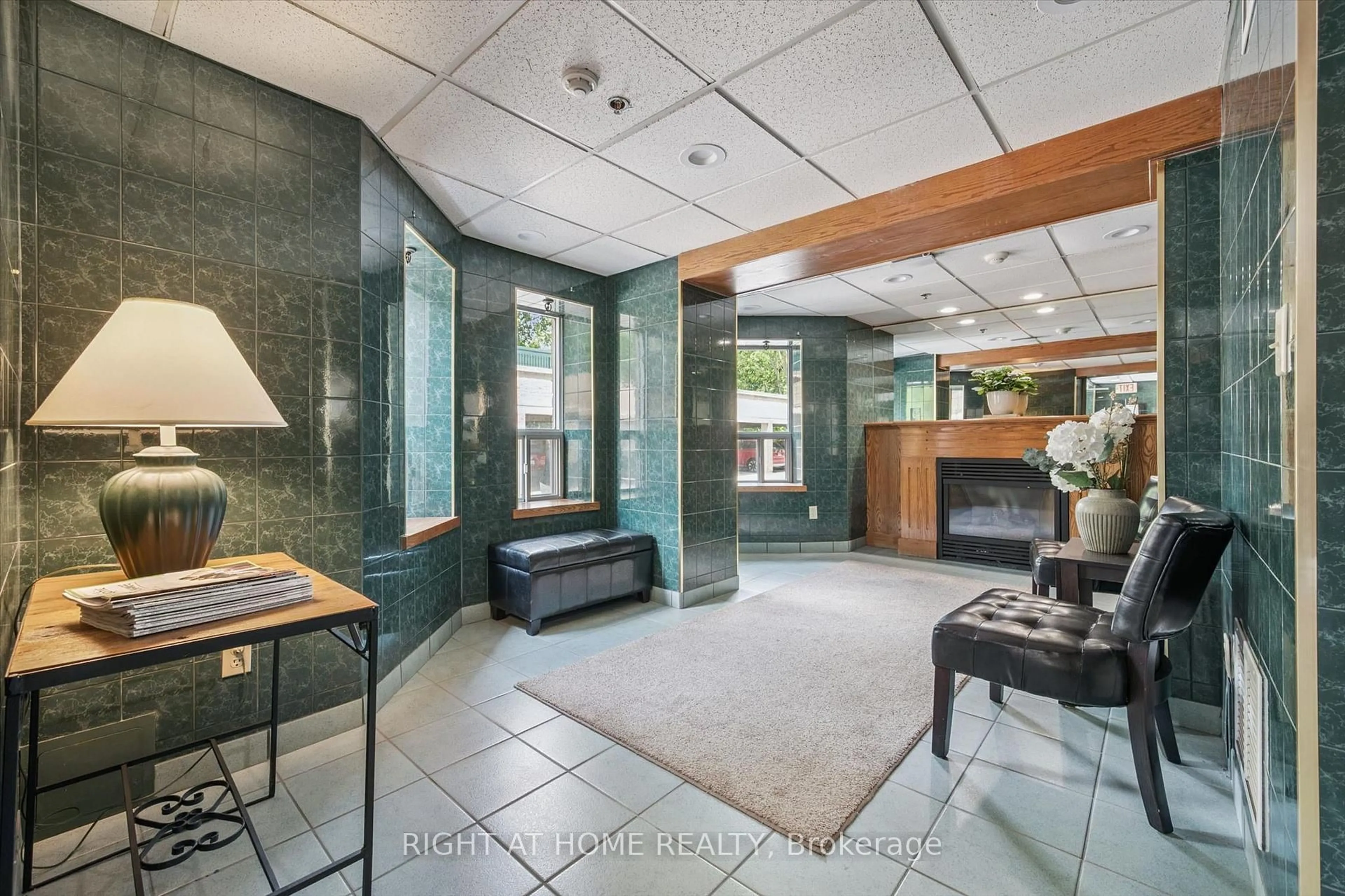Indoor foyer for 281 Bristol St #804, Guelph Ontario N1H 8J3