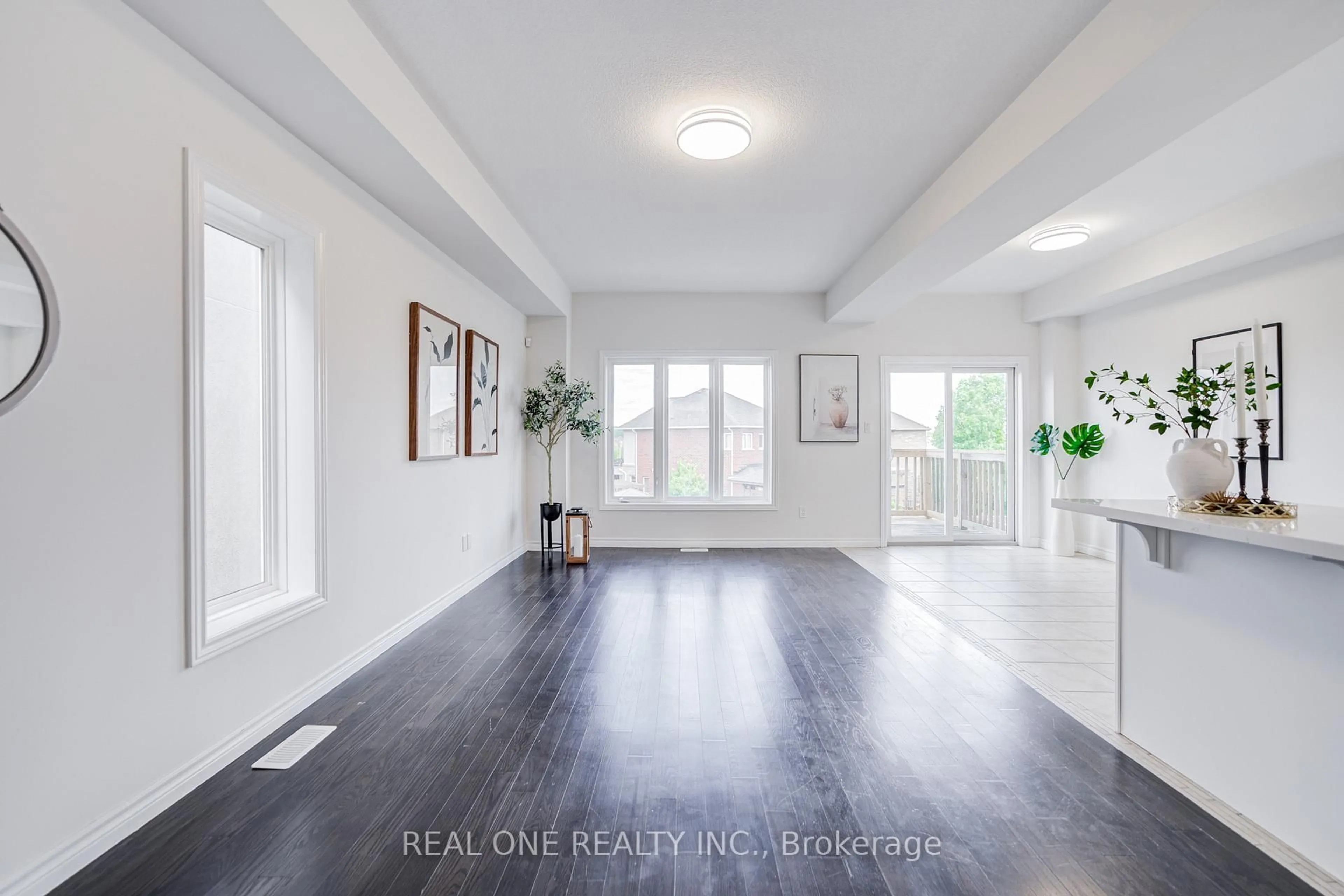 Indoor entryway for 76 Vinton Rd, Hamilton Ontario L9K 0G6