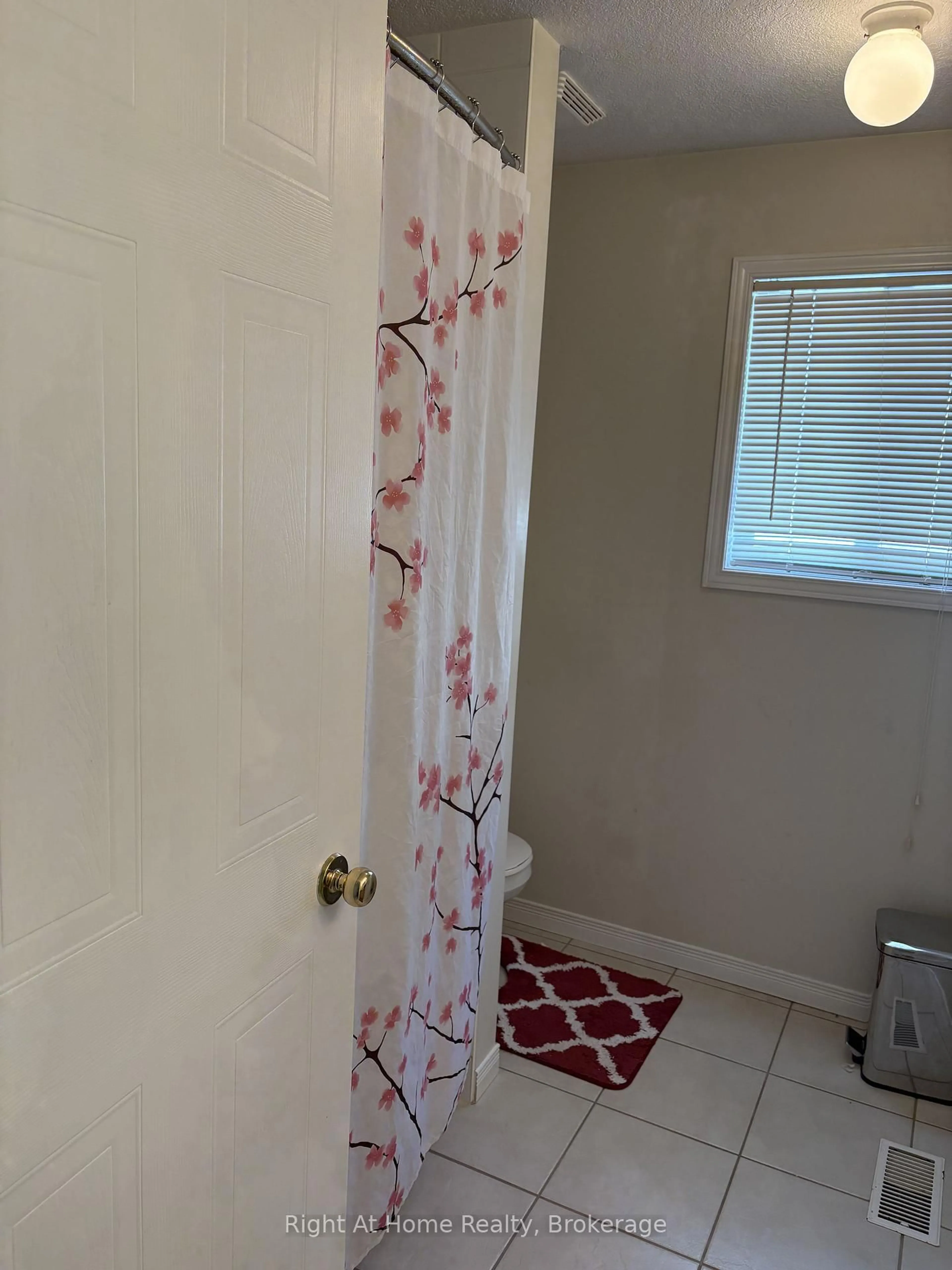 A pic of a room for 21 Fuller Dr, Guelph Ontario N1E 7J4