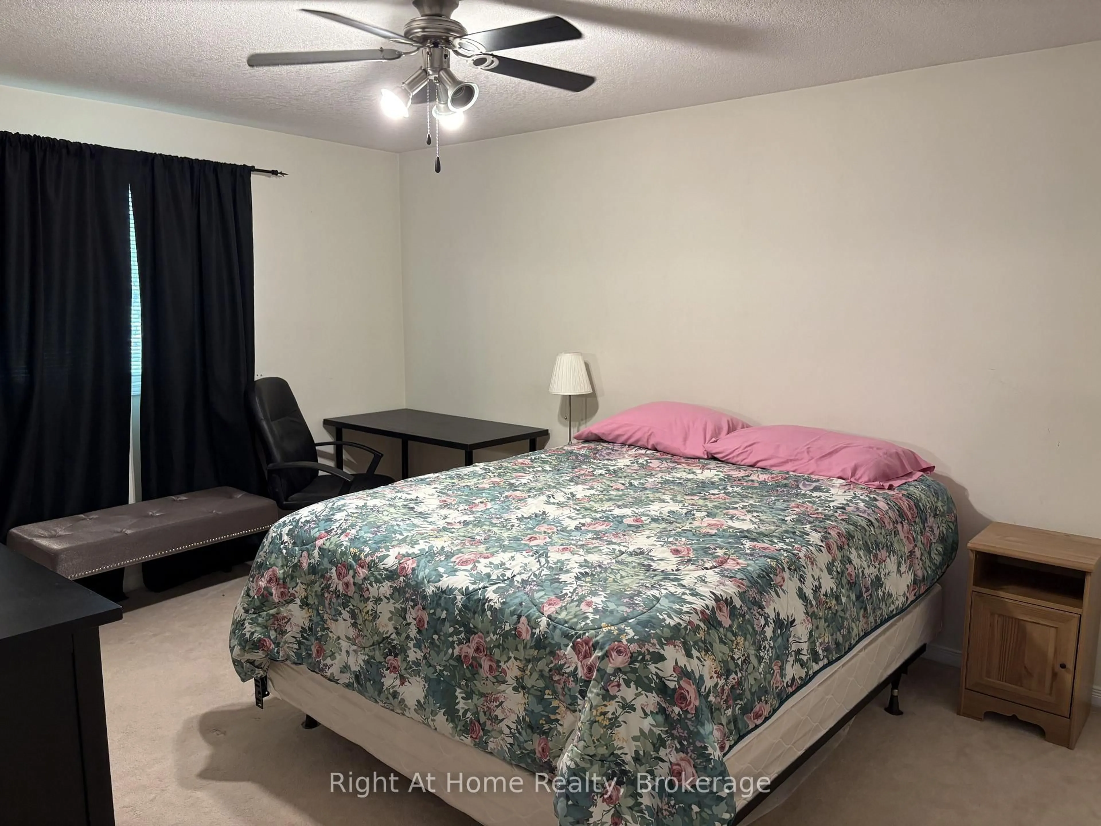 A pic of a room for 21 Fuller Dr, Guelph Ontario N1E 7J4