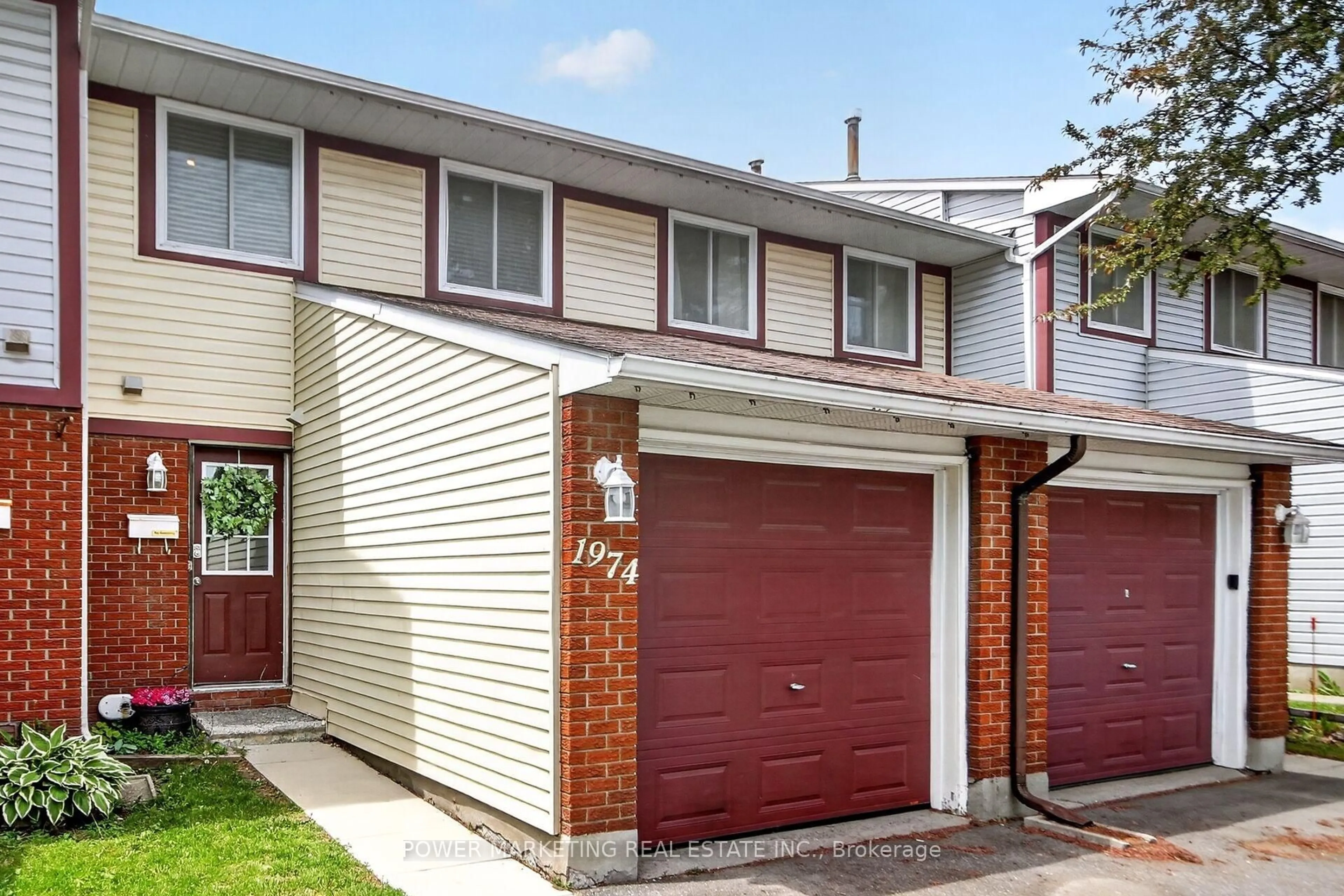Home with vinyl exterior material, street for 1974 GARDEN PARK Lane, Ottawa Ontario K1E 1E2