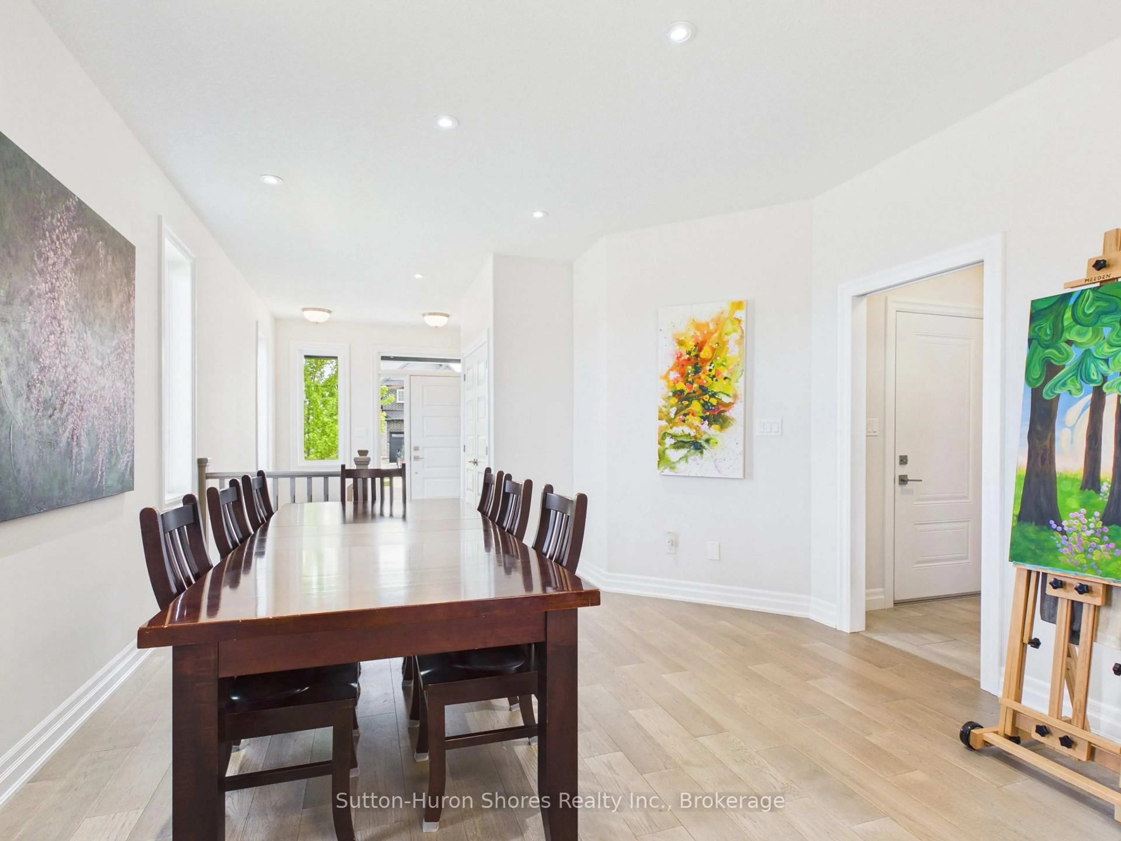 Dining room, wood/laminate floor for 414 Mary Rose Ave, Saugeen Shores Ontario N0H 2C3
