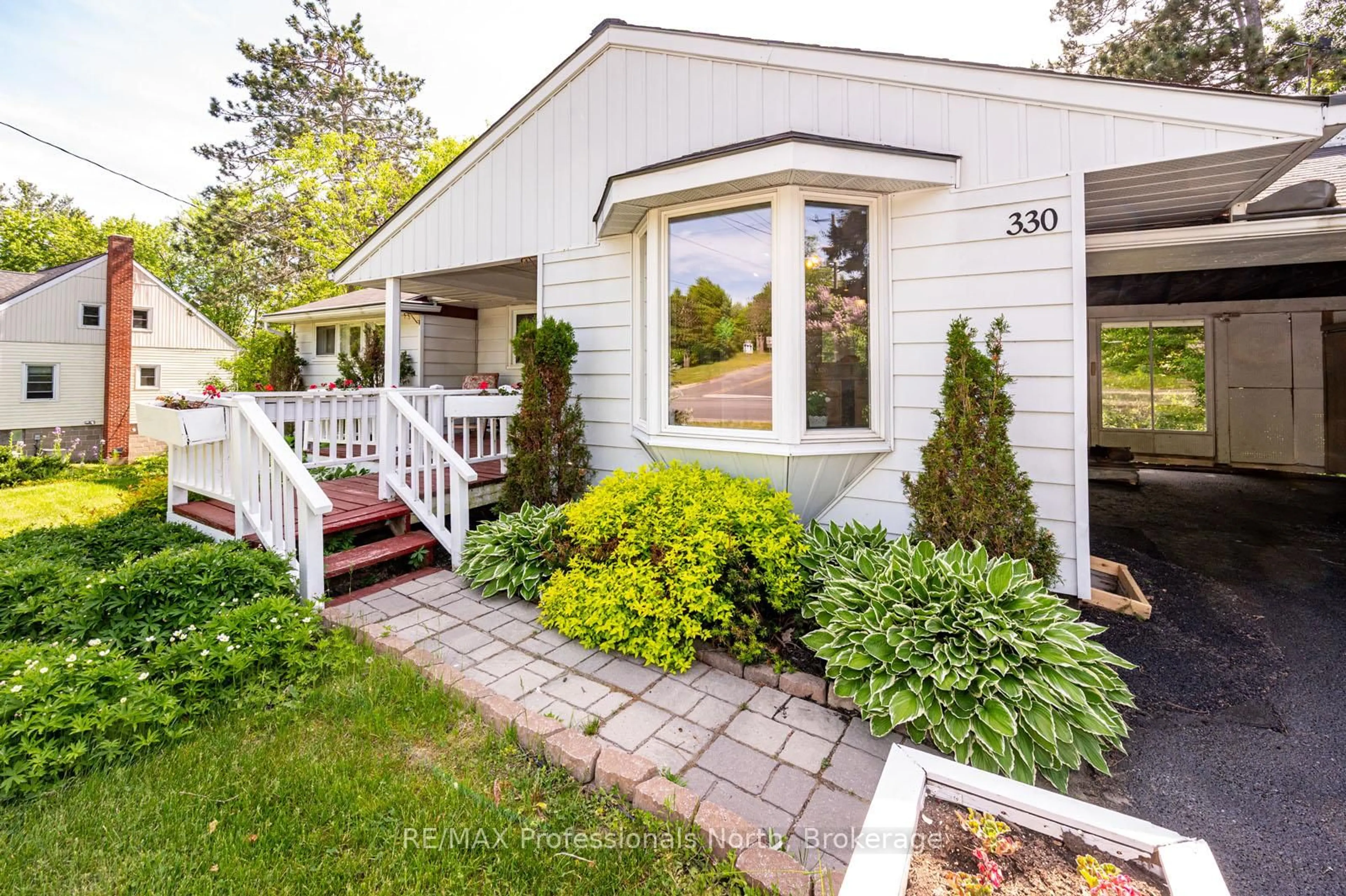 Unknown for 330 Manitoba St, Bracebridge Ontario P1L 2C8
