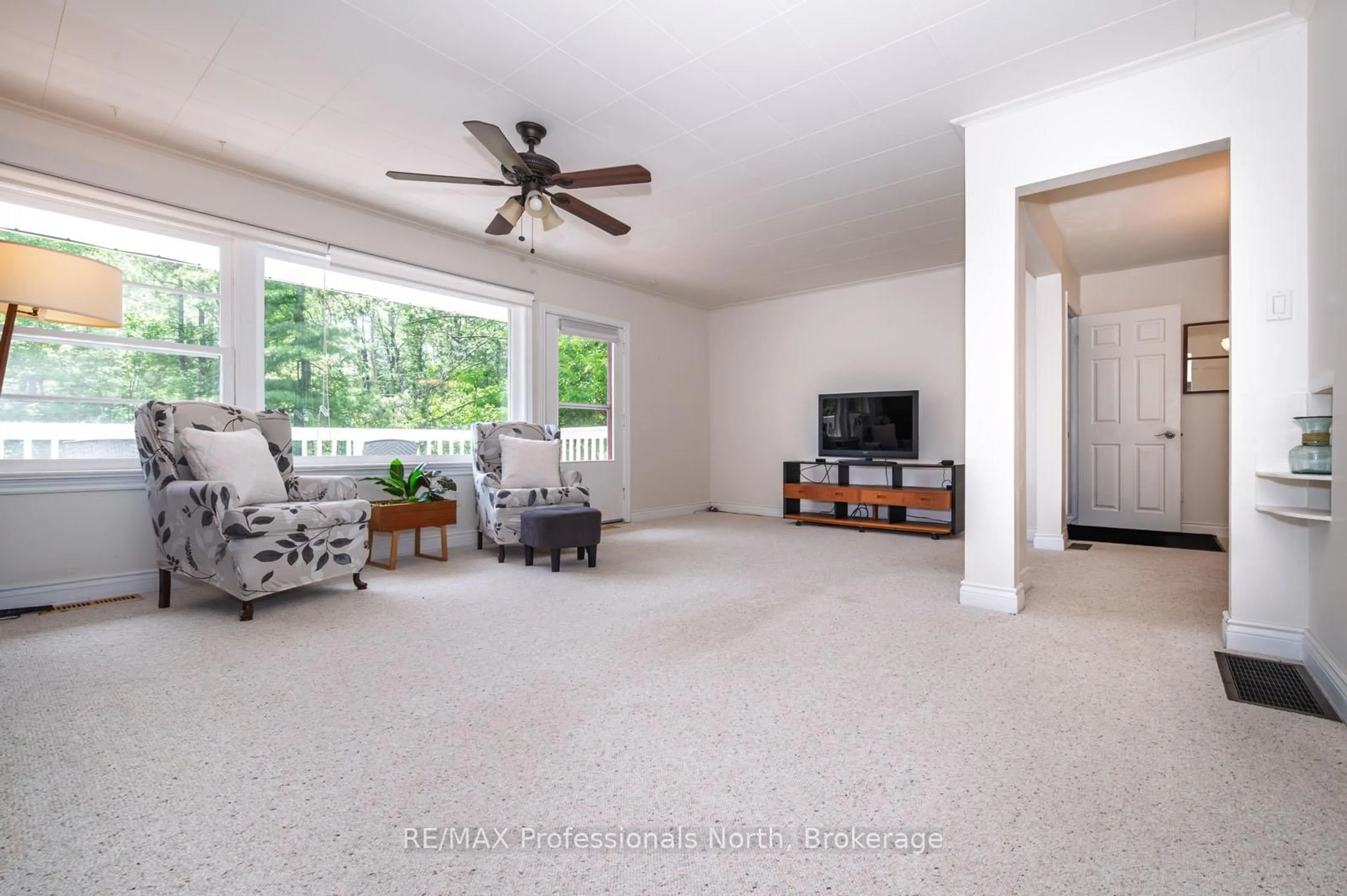 Living room with furniture, unknown for 330 Manitoba St, Bracebridge Ontario P1L 2C8