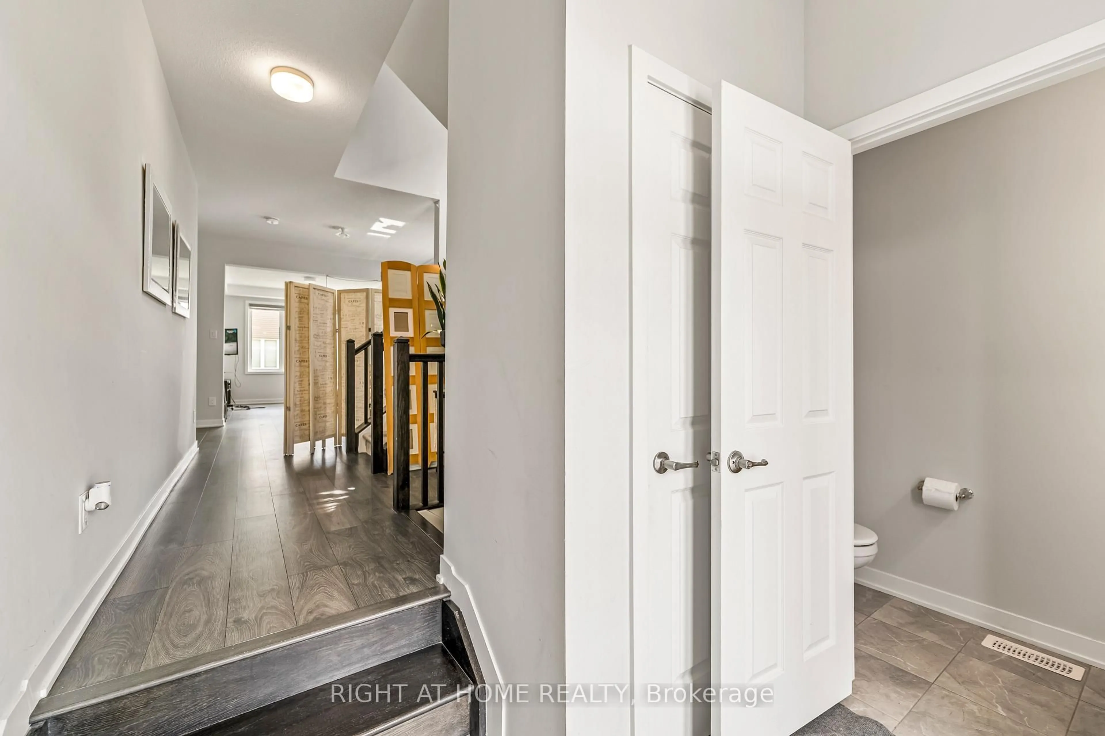 Indoor entryway for 221 Billrian Cres, Stittsville Ontario K2S 3A6