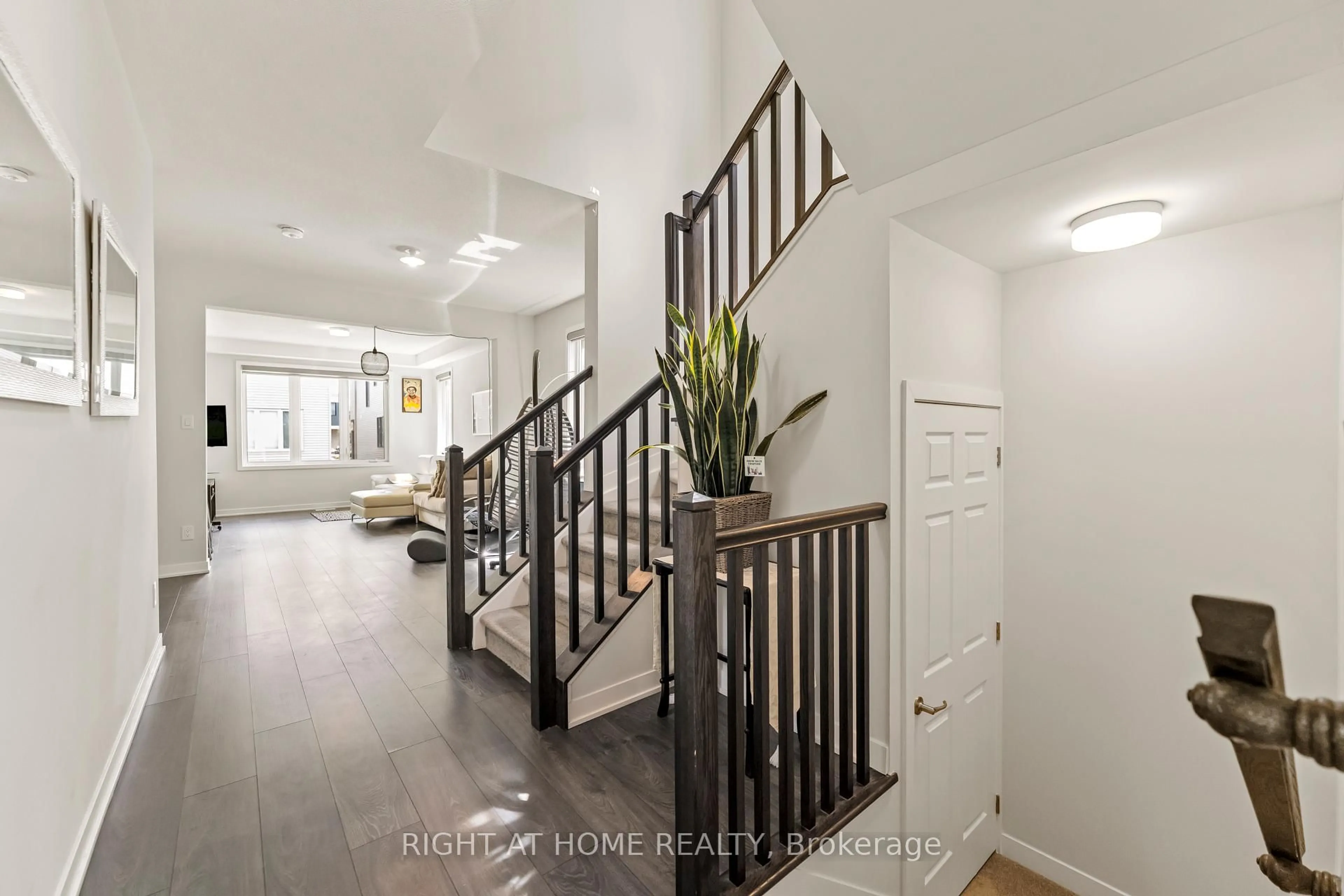 Indoor entryway for 221 Billrian Cres, Stittsville Ontario K2S 3A6