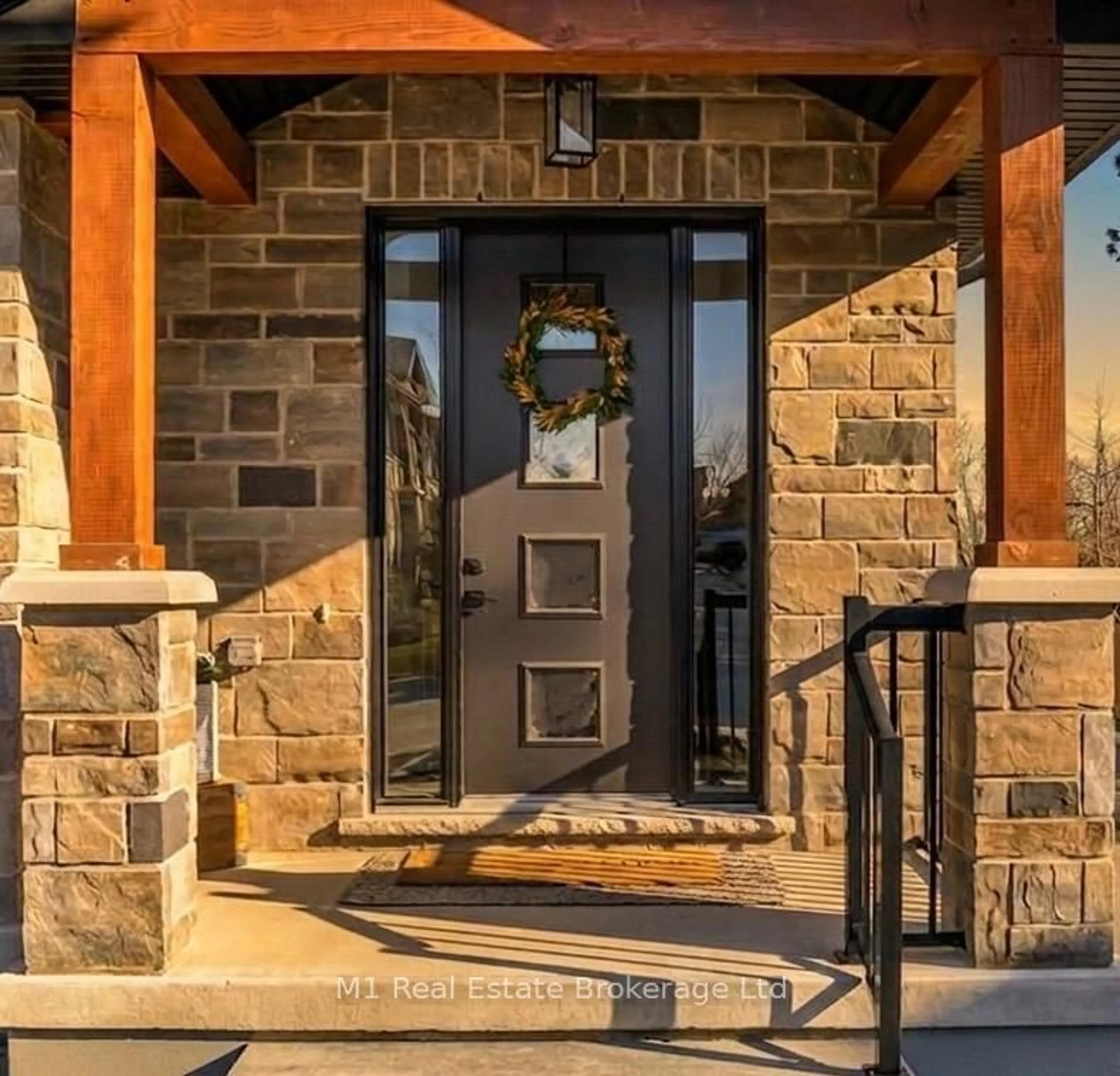 Indoor entryway for 25 Creekside Terr, Centre Wellington Ontario N1M 0H4