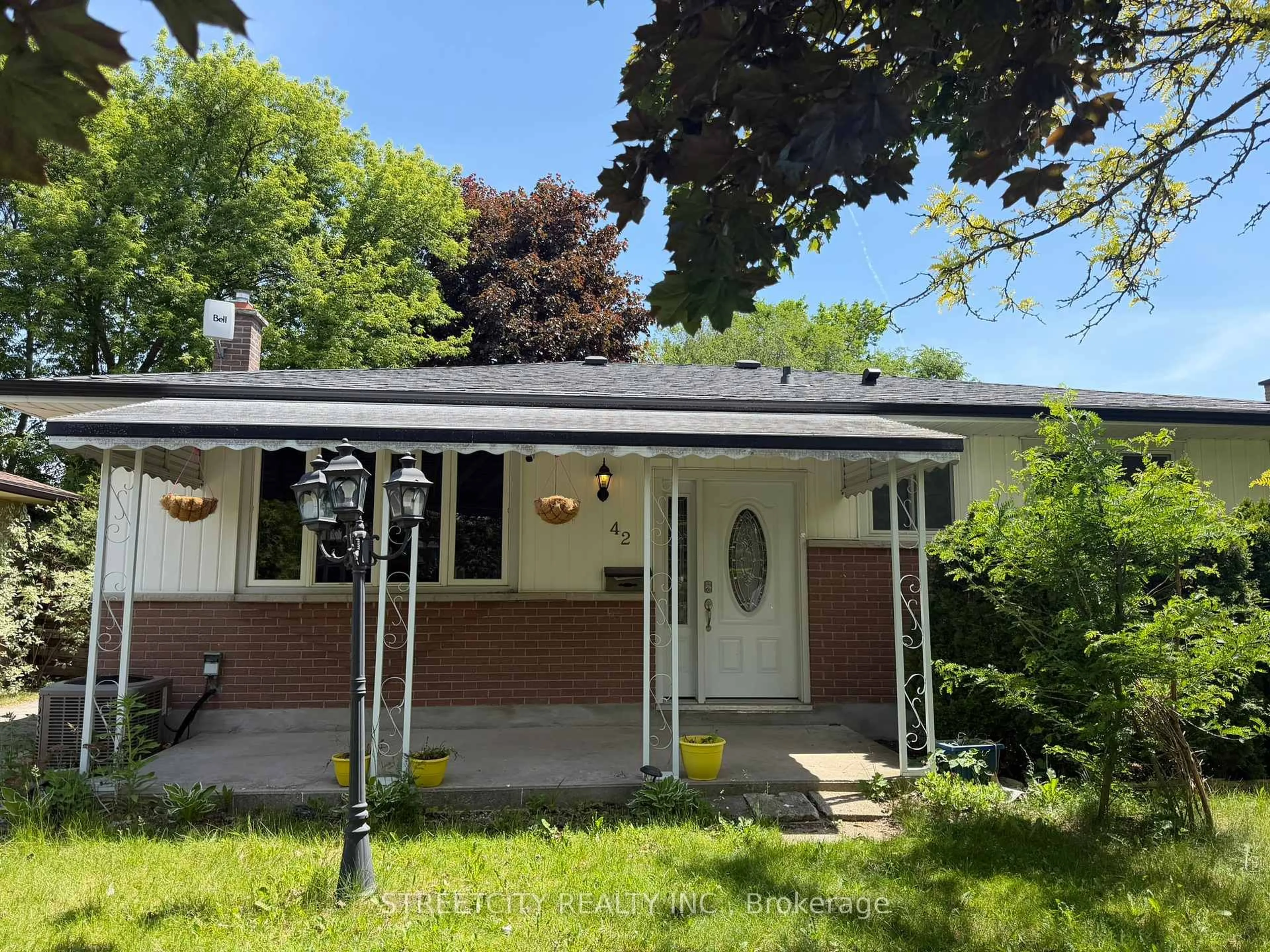 A pic from outside/outdoor area/front of a property/back of a property/a pic from drone, street for 42 Oneida Rd, London East Ontario N5V 2X1