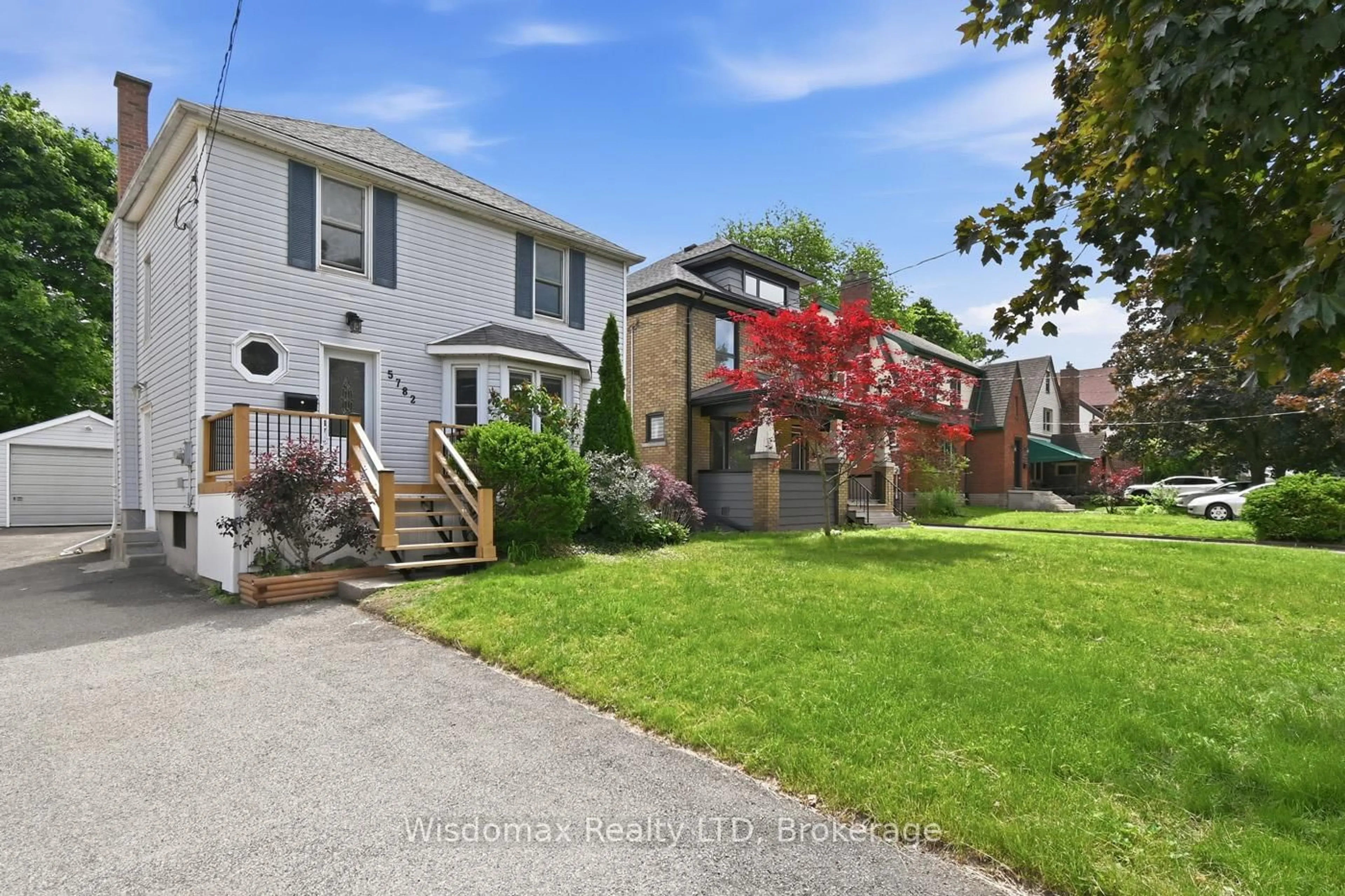 A pic from outside/outdoor area/front of a property/back of a property/a pic from drone, street for 5782 MOULAND St, Niagara Falls Ontario L2G 5N7