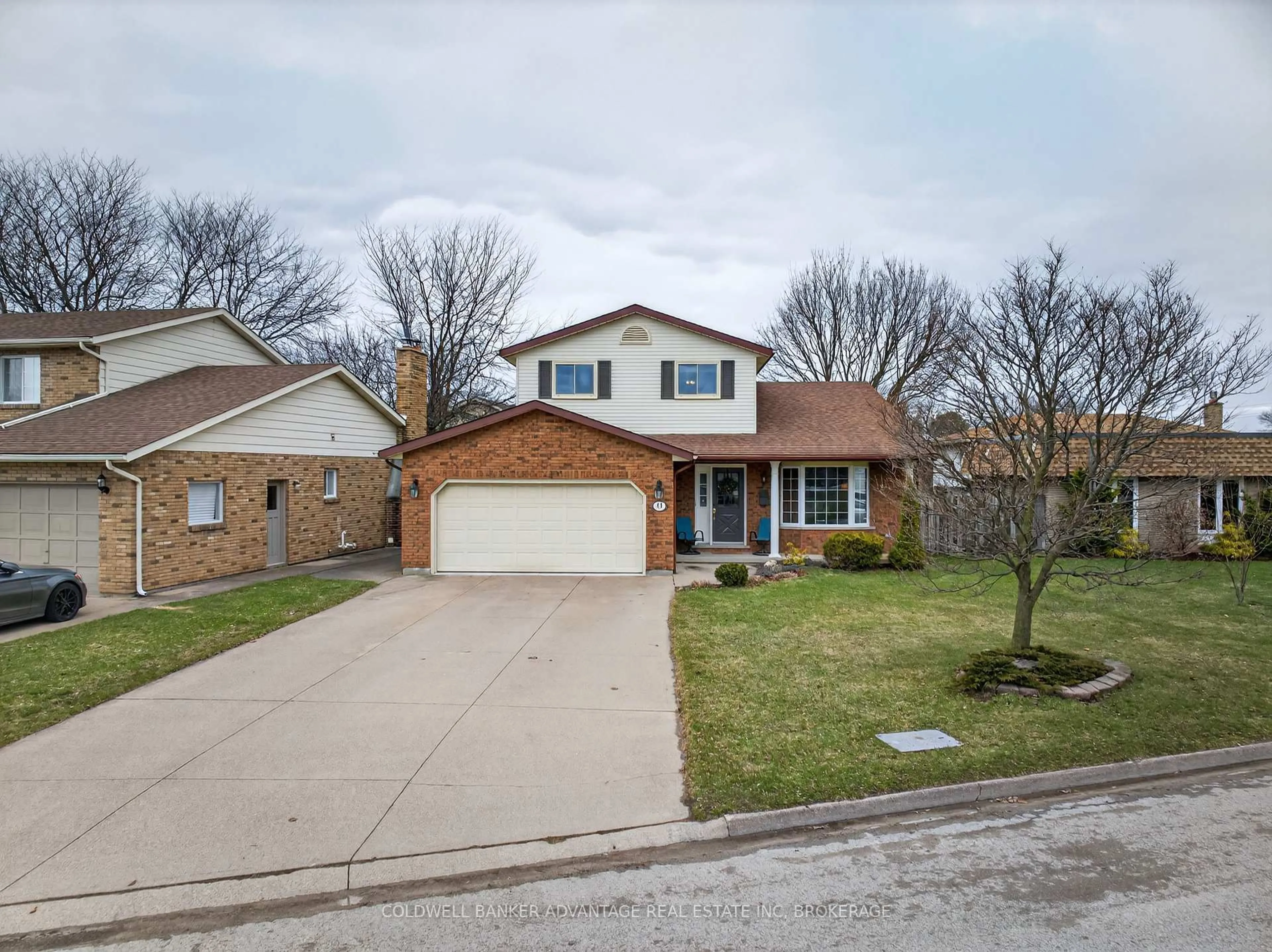 A pic from outside/outdoor area/front of a property/back of a property/a pic from drone, street for 41 Adel Dr, St. Catharines Ontario L2M 3W9