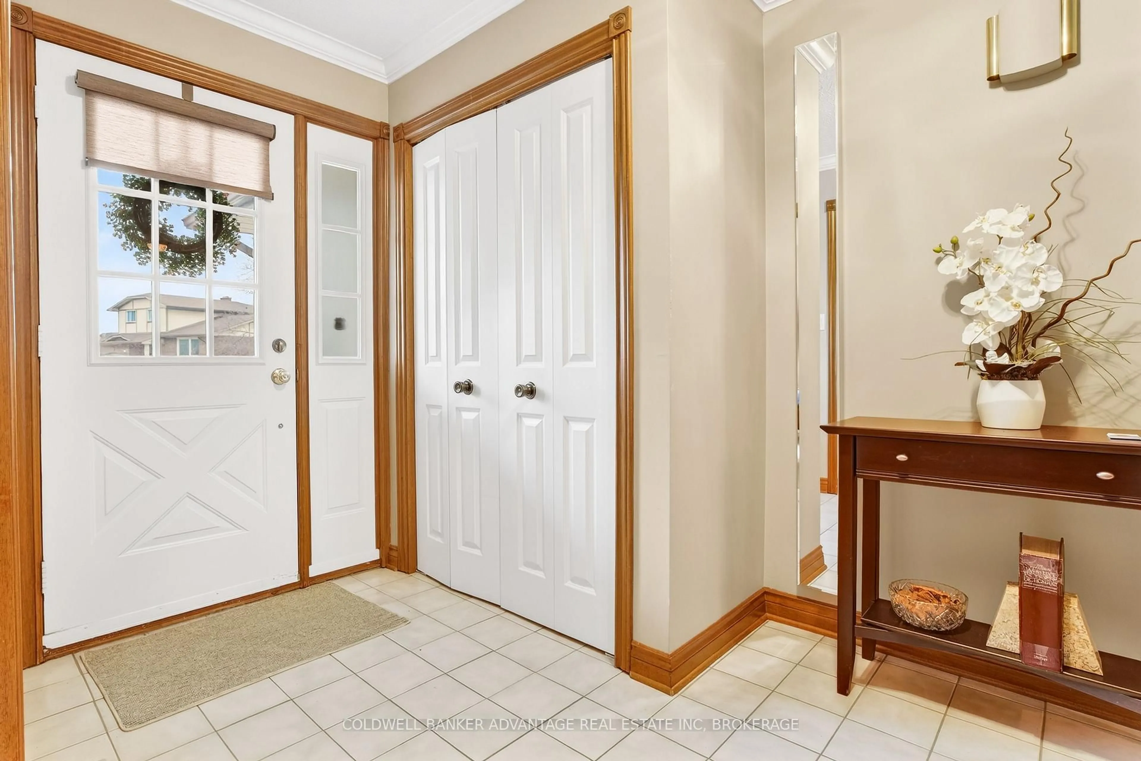 Indoor entryway for 41 Adel Dr, St. Catharines Ontario L2M 3W9