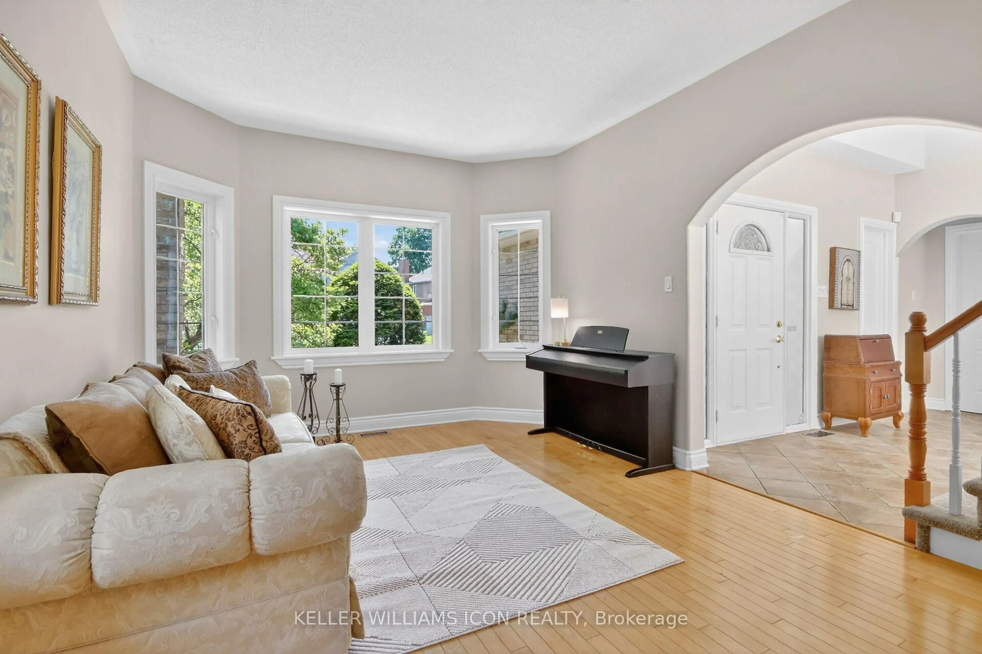 Living room with furniture, unknown for 136 Shaughnessy Cres, Ottawa Ontario K2K 2N3