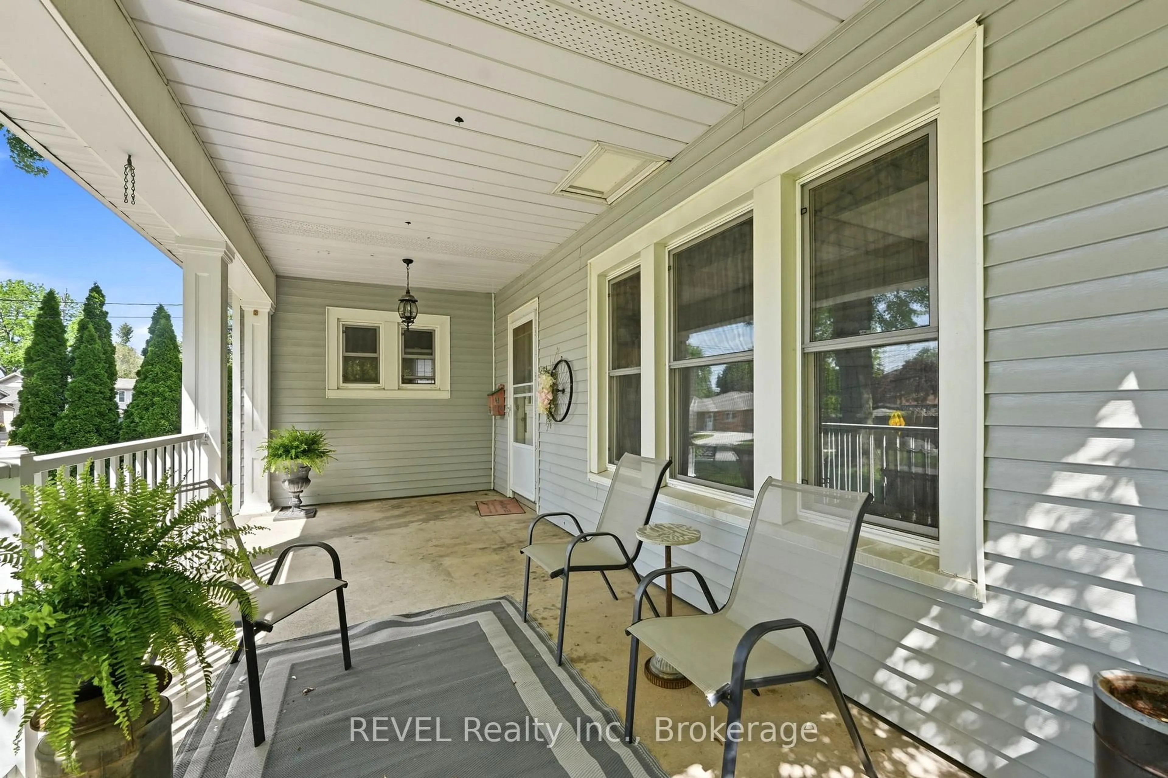 Patio, street for 2732 Portage Rd, Niagara Falls Ontario L2J 2J3