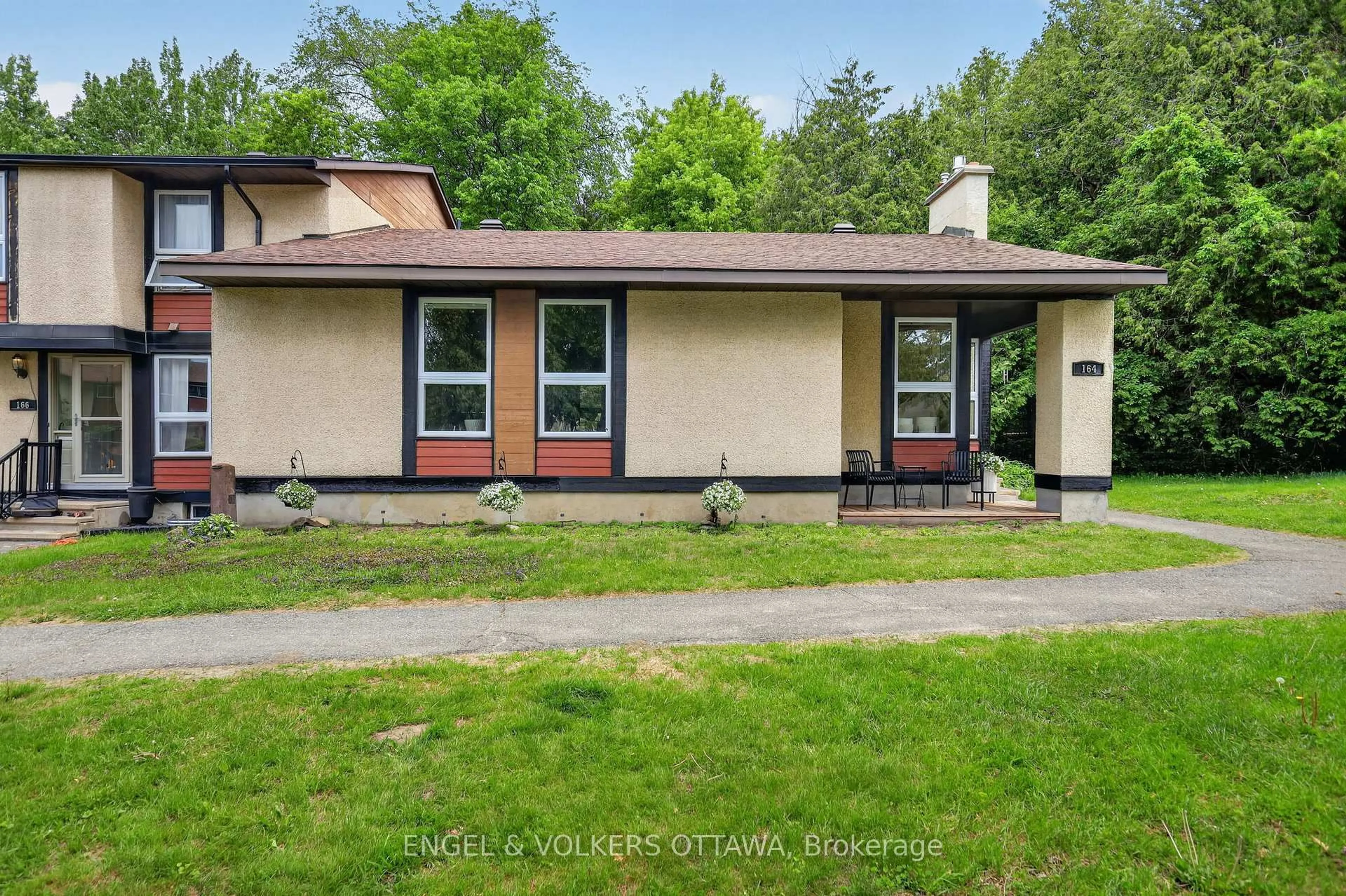 Home with vinyl exterior material, street for 164 Mcclintock Way #6, Ottawa Ontario K2L 2A4