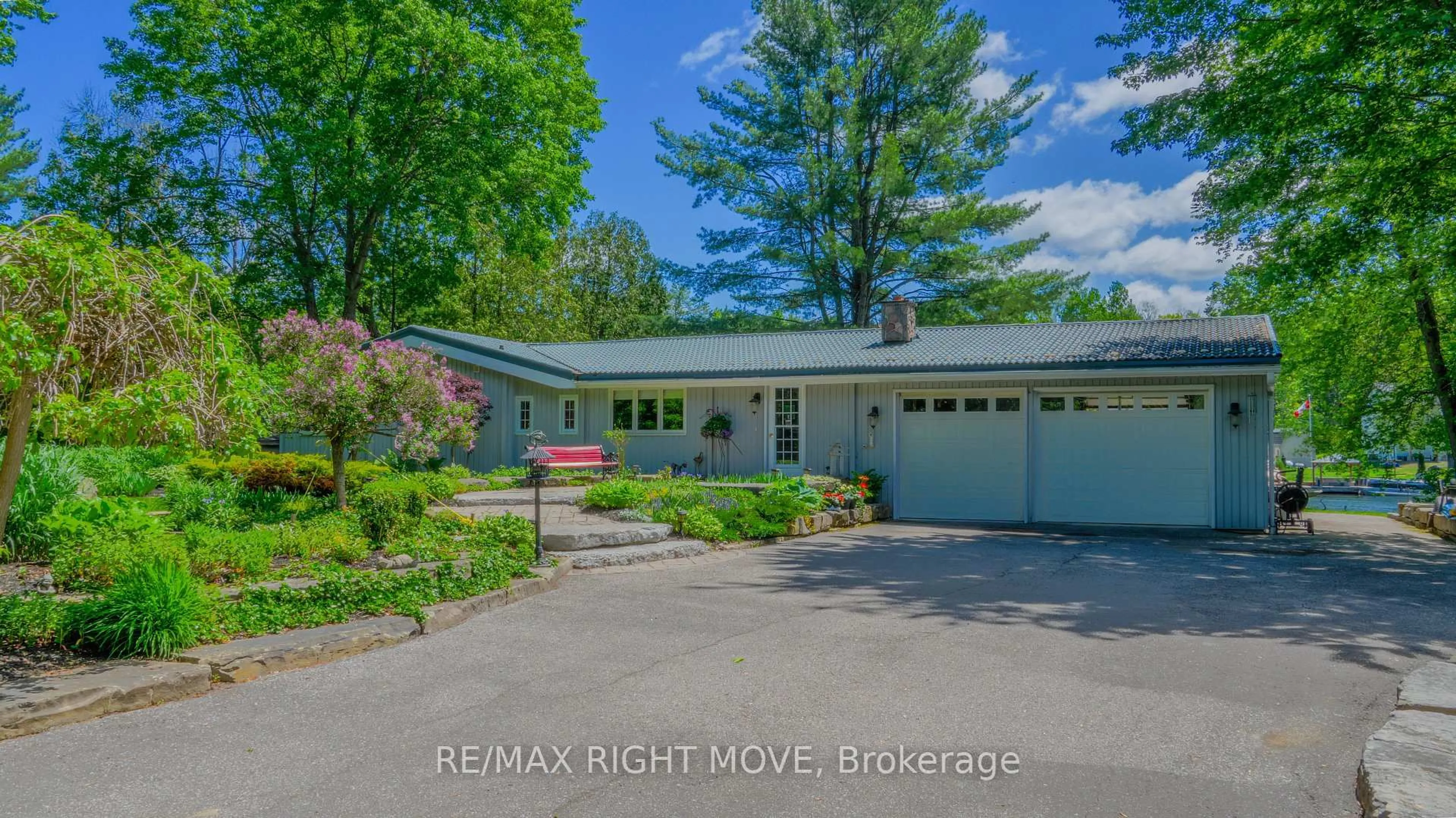 A pic from outside/outdoor area/front of a property/back of a property/a pic from drone, street for 1092 Cowbell Lane, Gravenhurst Ontario P0E 1N0