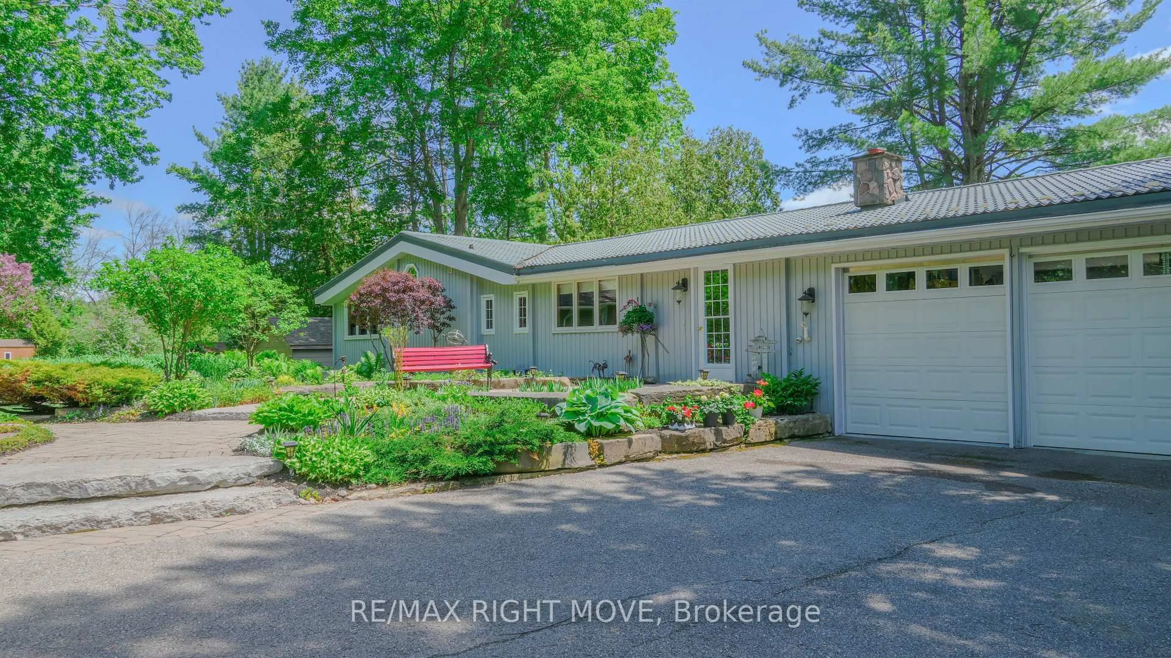 A pic from outside/outdoor area/front of a property/back of a property/a pic from drone, street for 1092 Cowbell Lane, Gravenhurst Ontario P0E 1N0