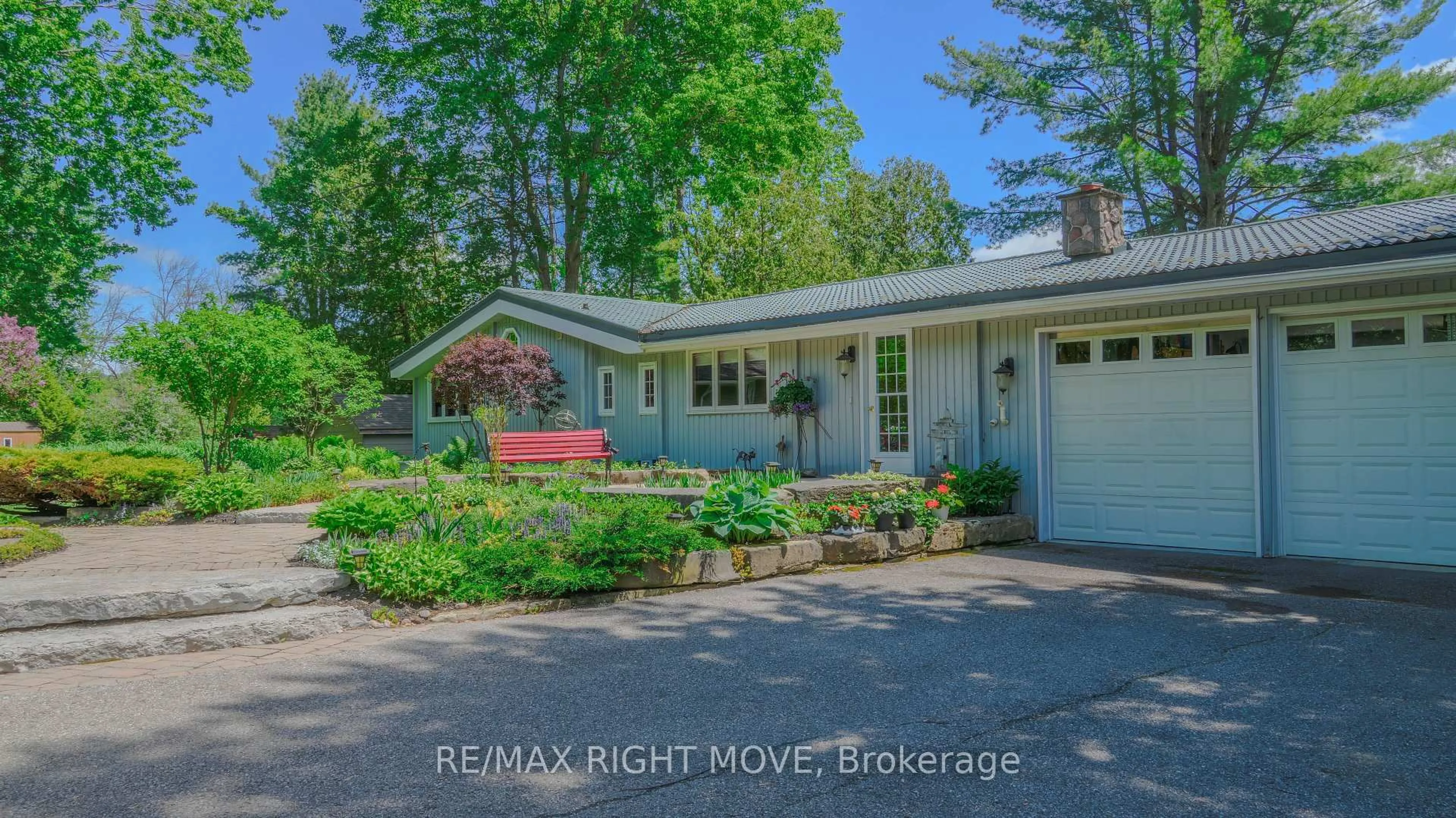 A pic from outside/outdoor area/front of a property/back of a property/a pic from drone, street for 1092 Cowbell Lane, Gravenhurst Ontario P0E 1N0