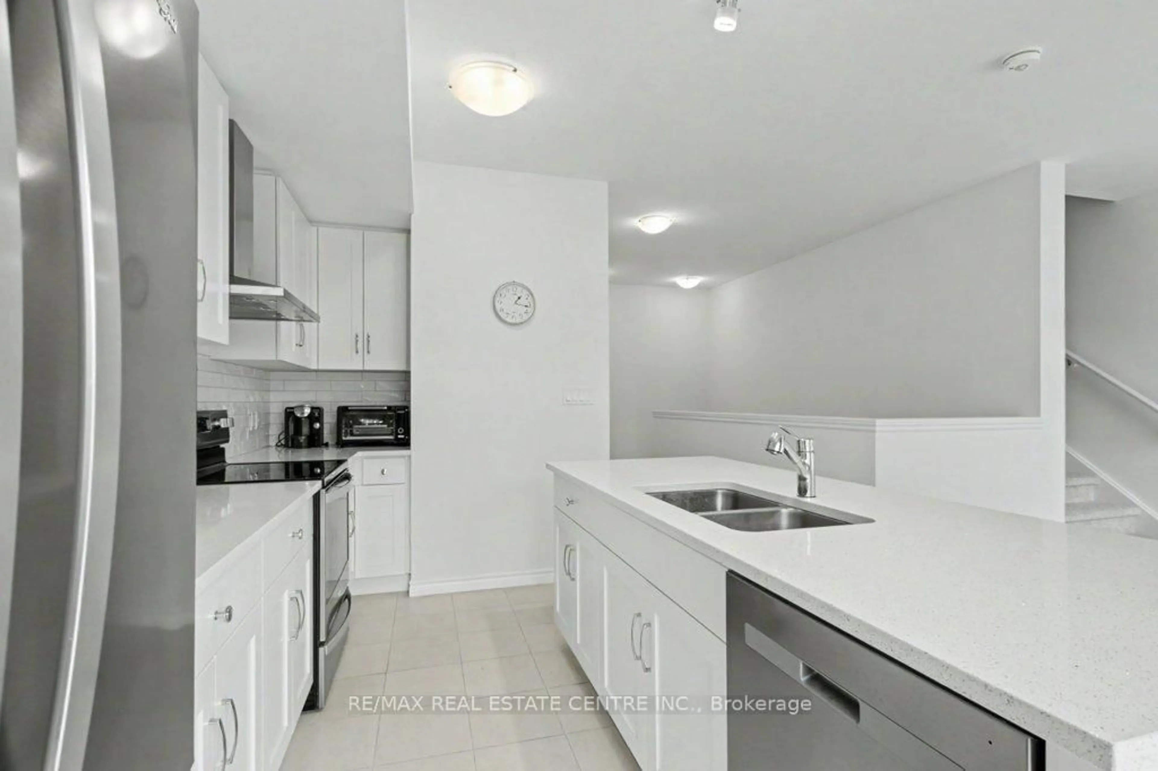 Standard kitchen, ceramic/tile floor for 53 Lomond Lane, Kitchener Ontario N2R 0T6