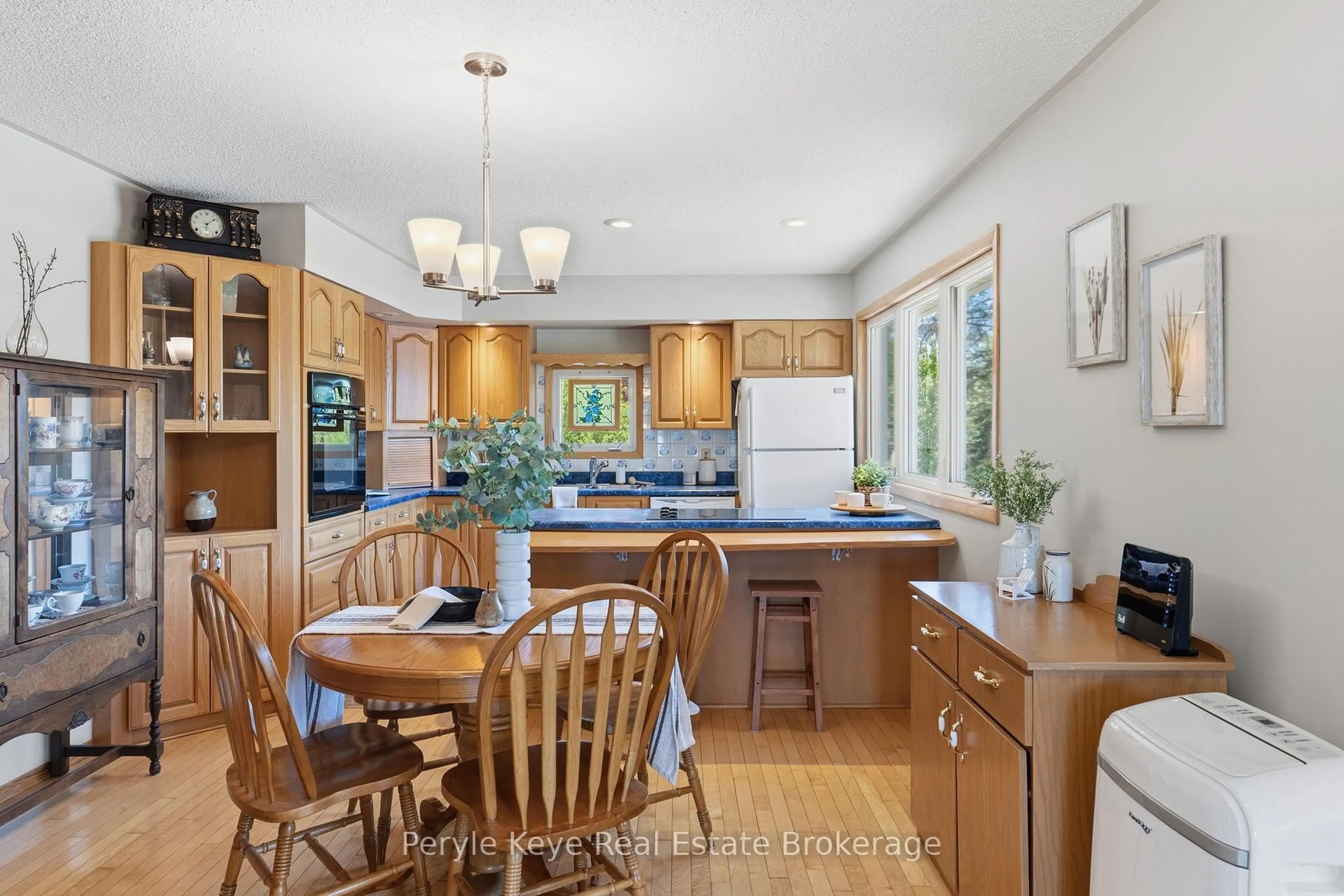 Open concept kitchen, ceramic/tile floor for 81 Miller St, Magnetawan Ontario P0A 1P0