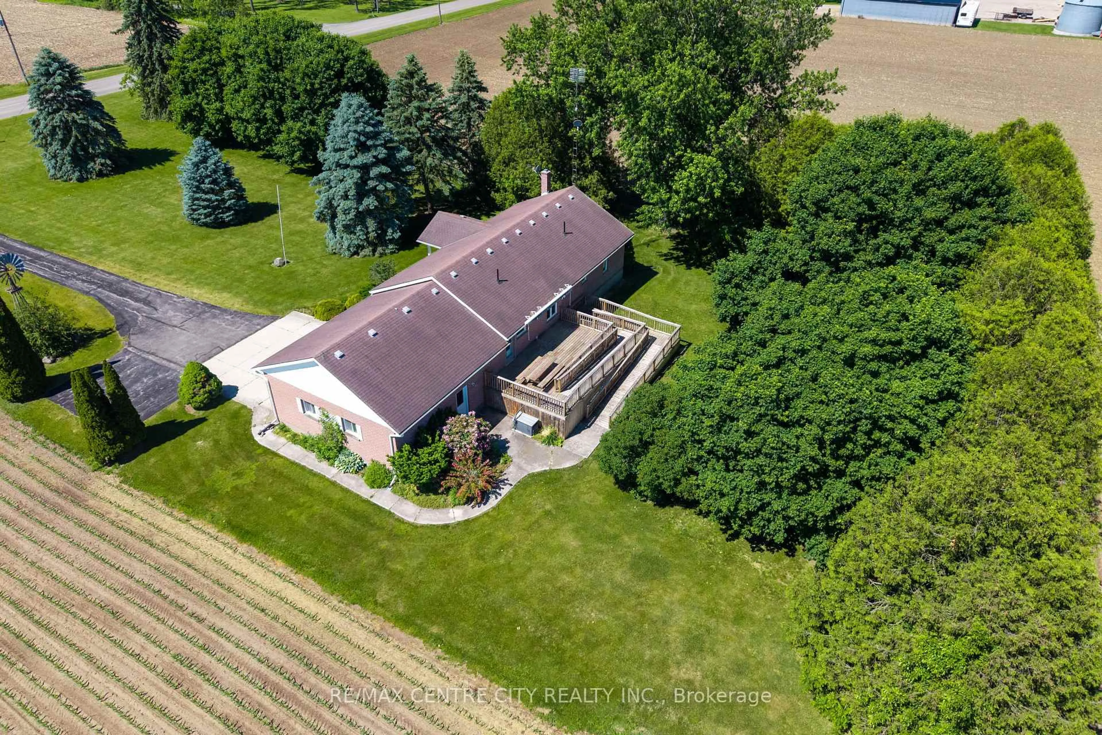A pic from outside/outdoor area/front of a property/back of a property/a pic from drone, building for 2200 Katesville Dr, Adelaide Metcalfe Ontario N0M 2B0