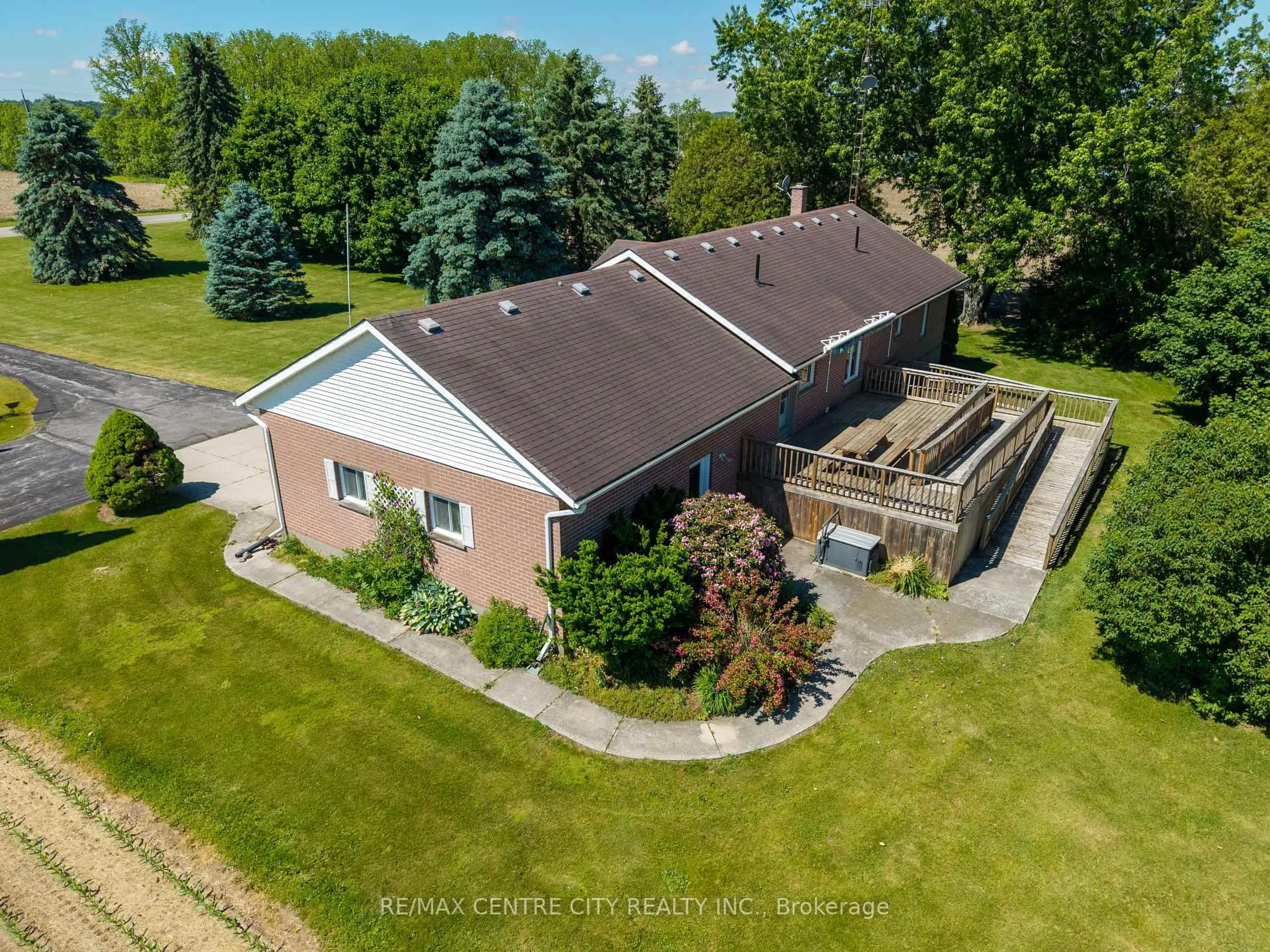 A pic from outside/outdoor area/front of a property/back of a property/a pic from drone, building for 2200 Katesville Dr, Adelaide Metcalfe Ontario N0M 2B0