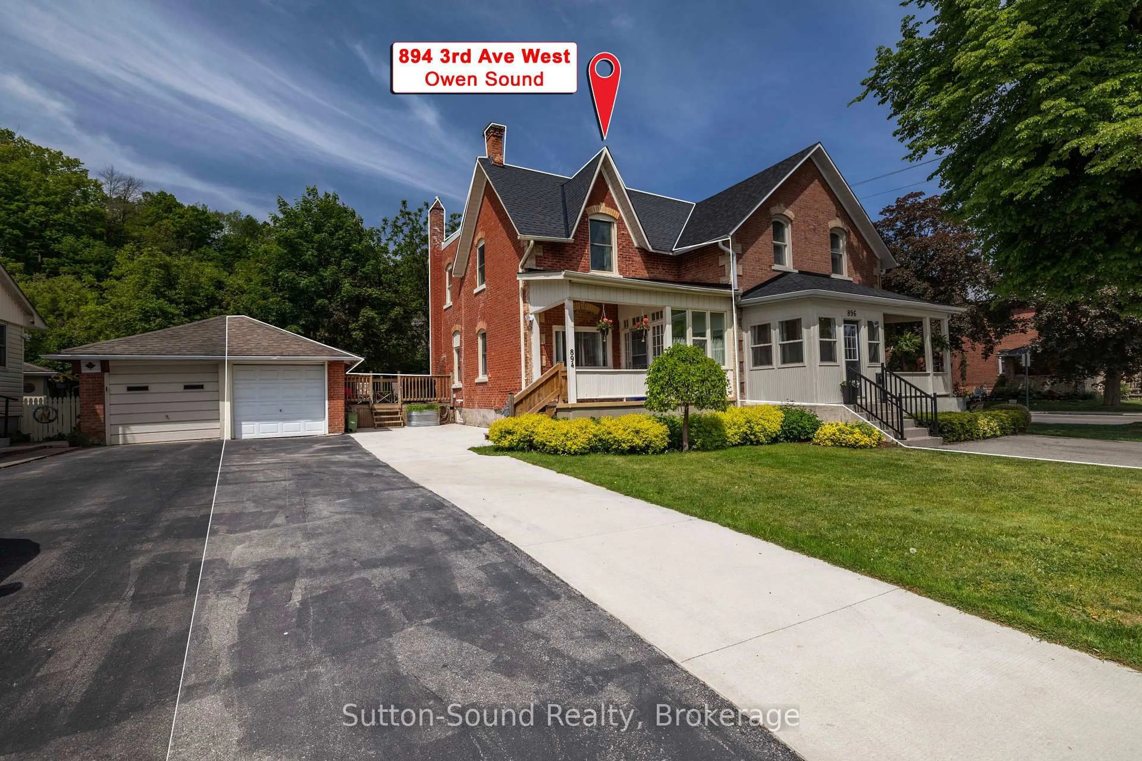 A pic from outside/outdoor area/front of a property/back of a property/a pic from drone, street for 894 3rd Ave, Owen Sound Ontario N4K 4P5