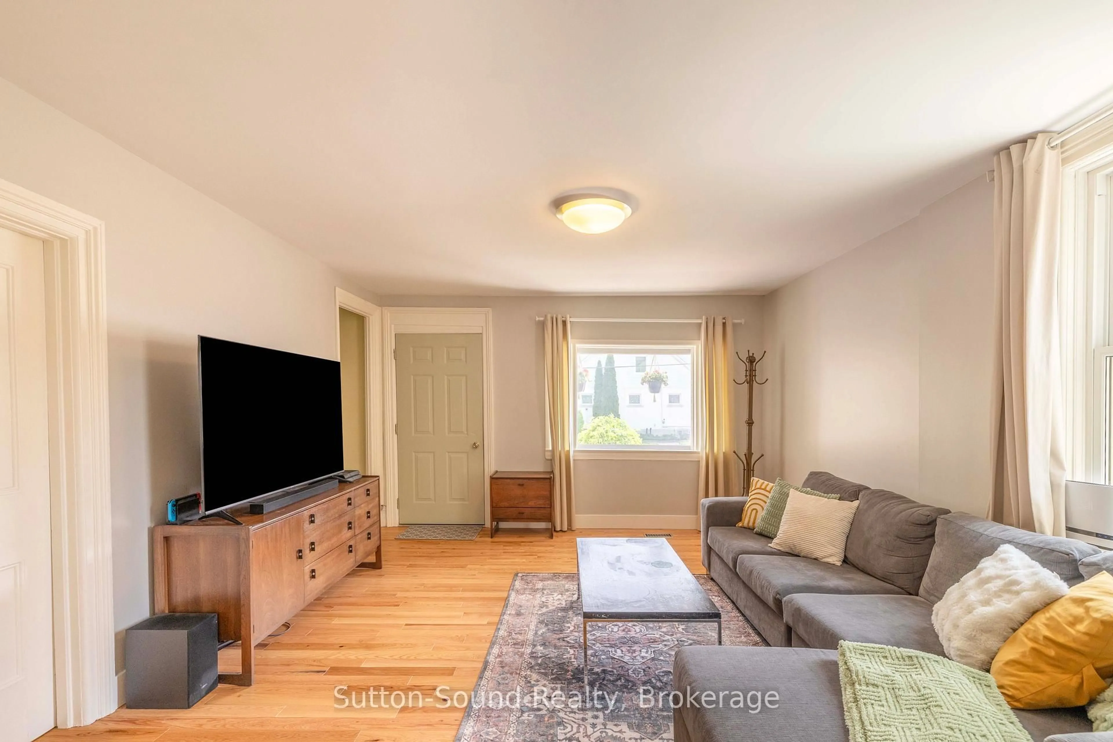 Living room with furniture, unknown for 894 3rd Ave, Owen Sound Ontario N4K 4P5