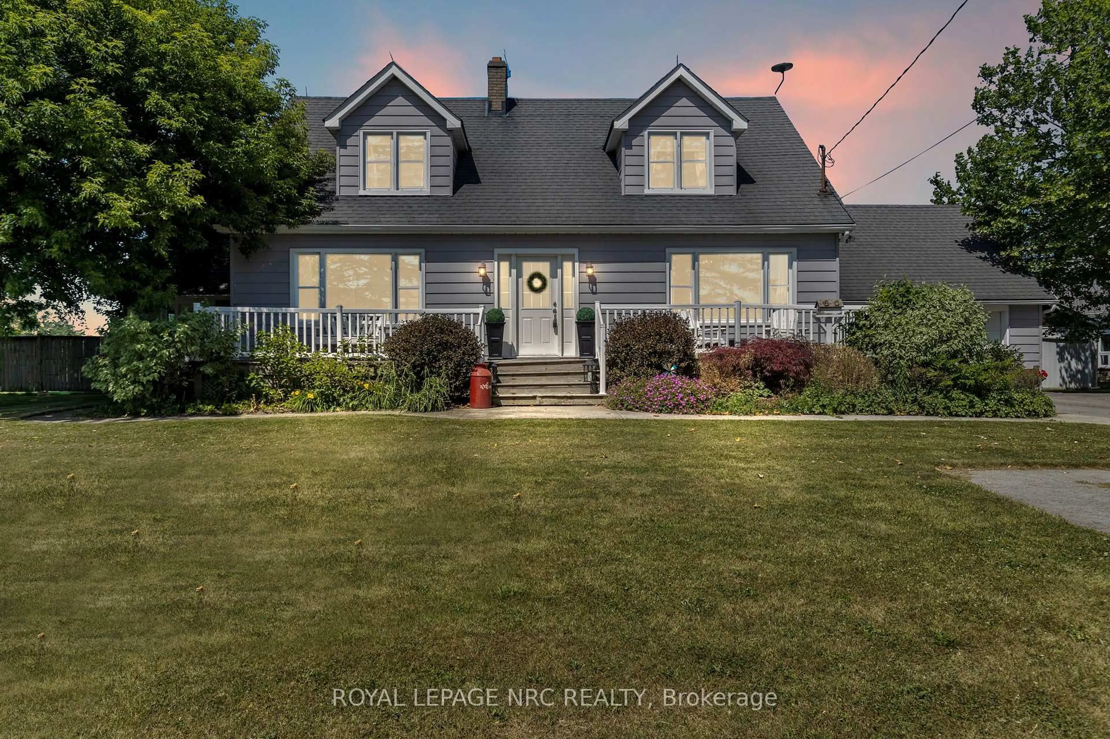 Home with vinyl exterior material, street for 74092 Wellandport Rd, West Lincoln Ontario L0R 2J0