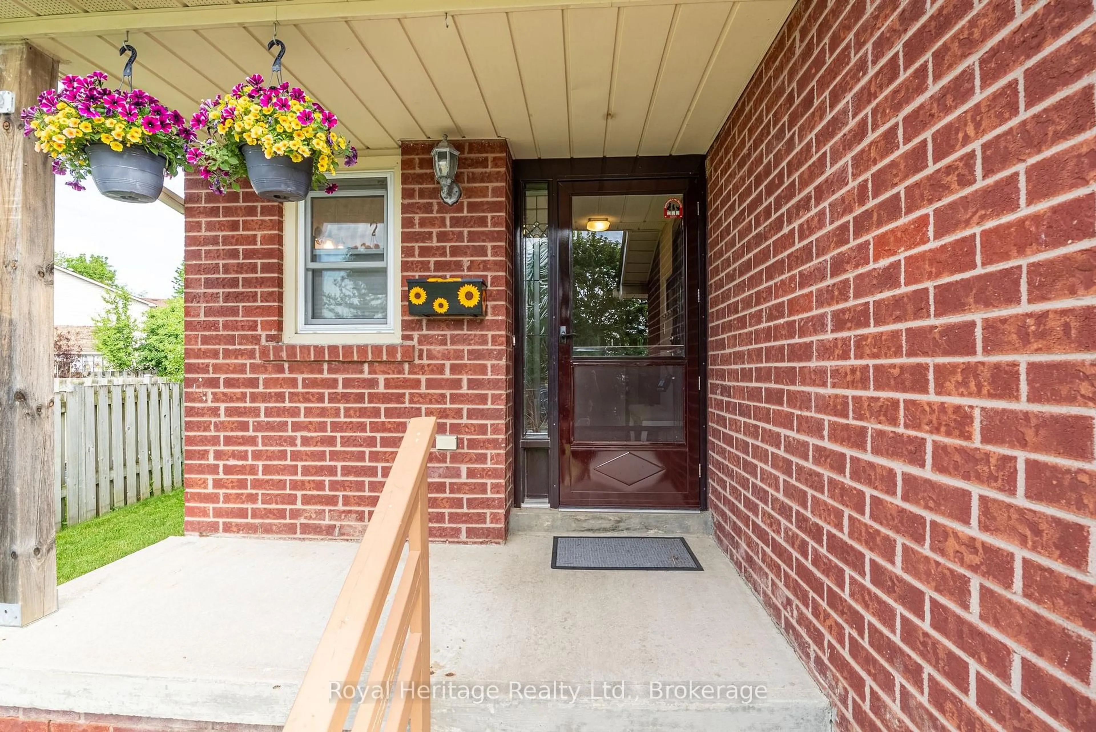 Indoor entryway for 34 Burnham Blvd, Port Hope Ontario L1A 4H5