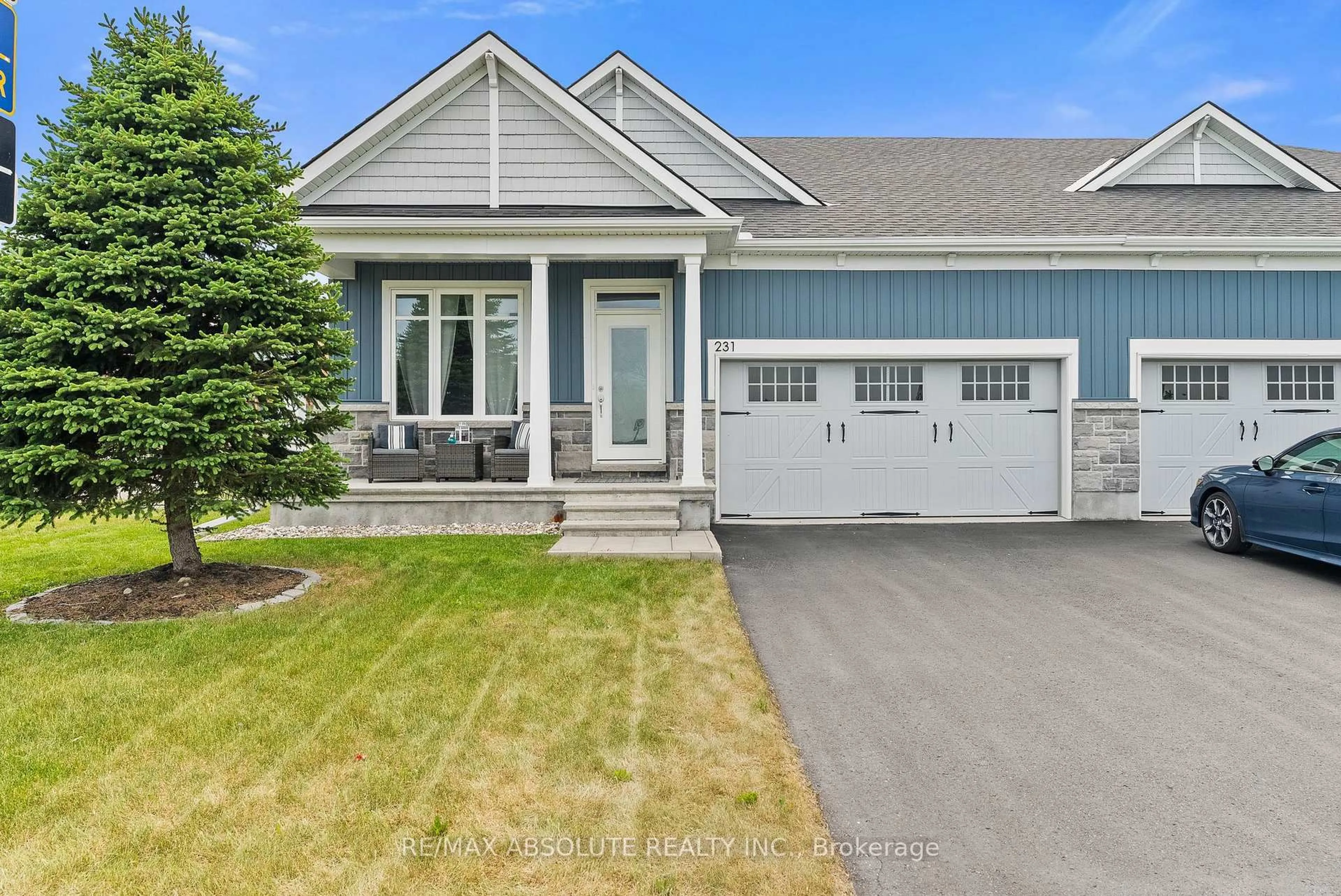 Home with vinyl exterior material, street for 231 SHINNY Ave, Stittsville Ontario K2B 0V9
