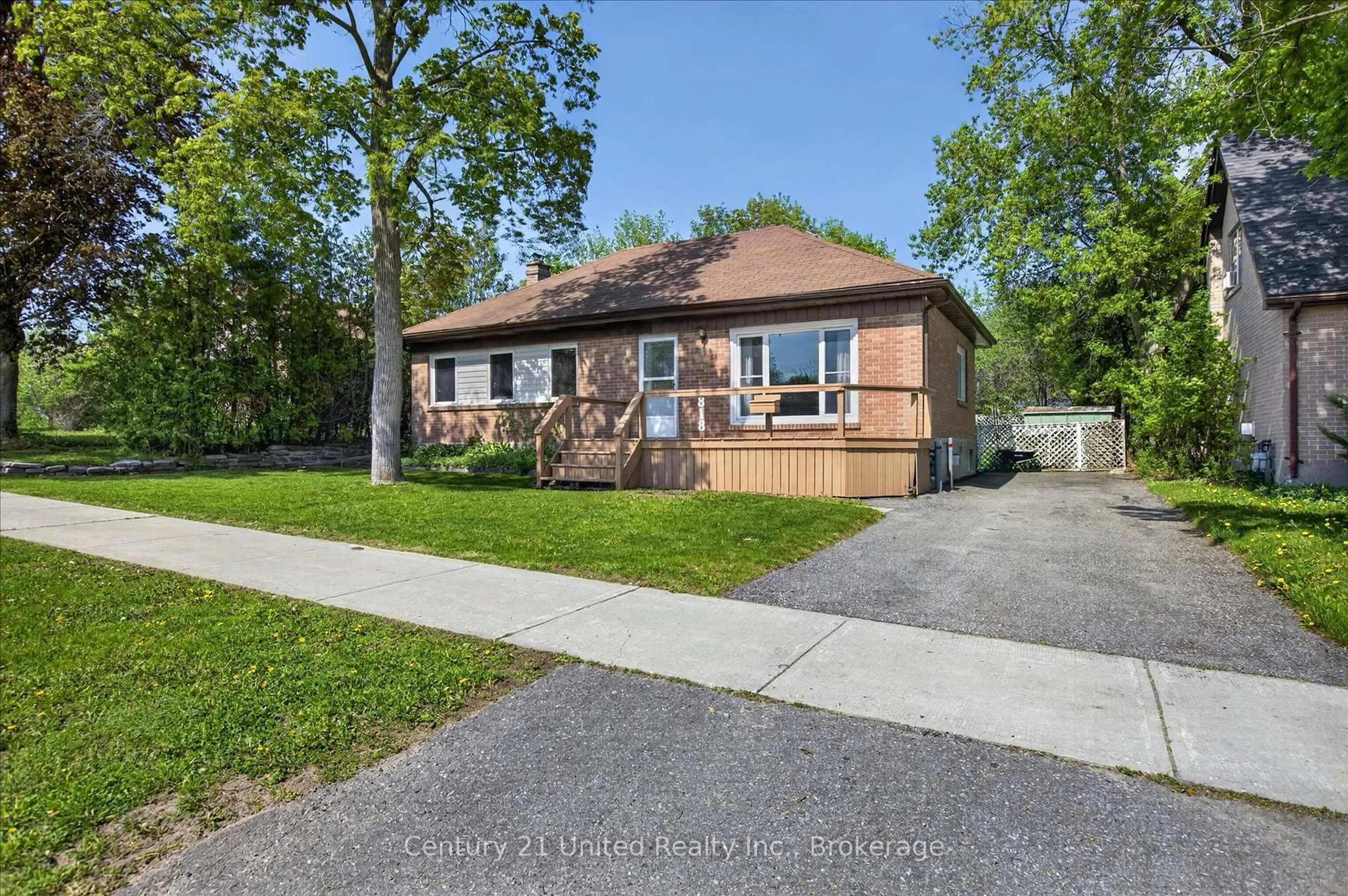 Unknown for 818 Rishor Cres, Peterborough Ontario K9H 5C7